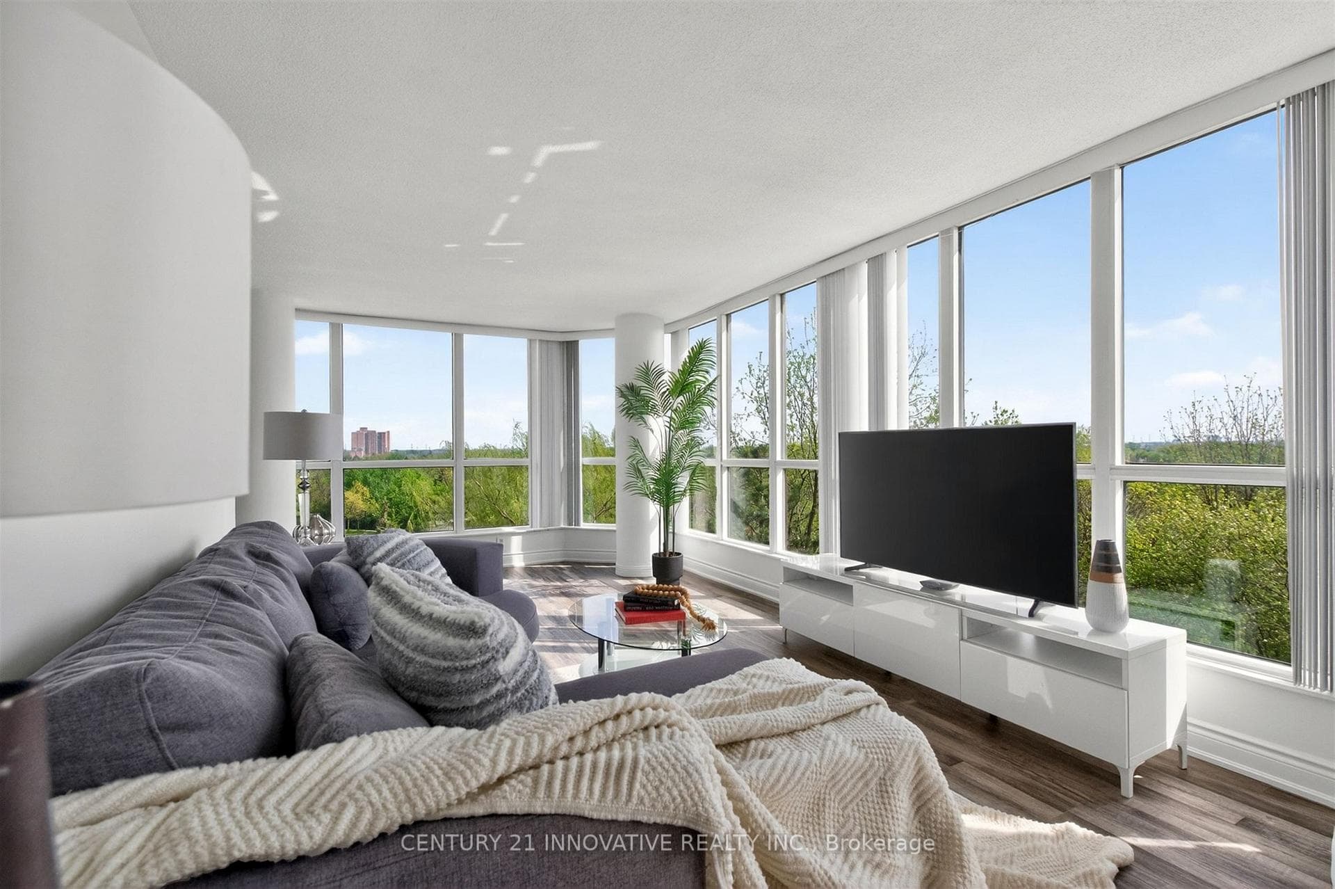 5 Rowntree Road Unit 415 - Condo photo 2 of 31 in Etobicoke (West Mall / Rexdale), Ontario