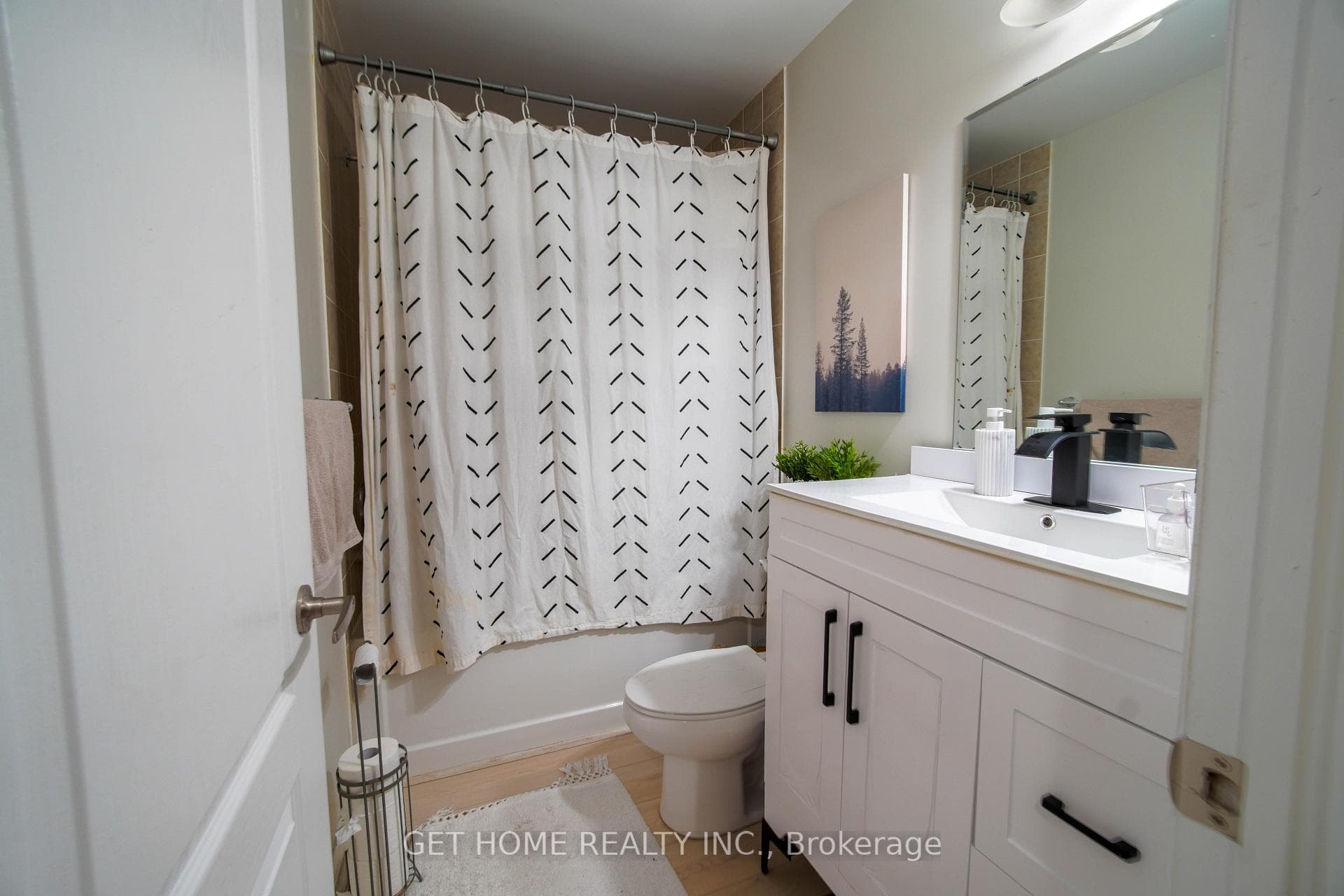38 Suitor Court - Townhouse photo 17 of 20 in Milton, Ontario