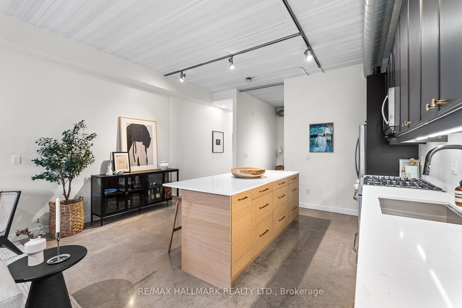 747 Queen Street Unit 202 - Condo photo 8 of 24 in Riverdale / Leslieville, Ontario