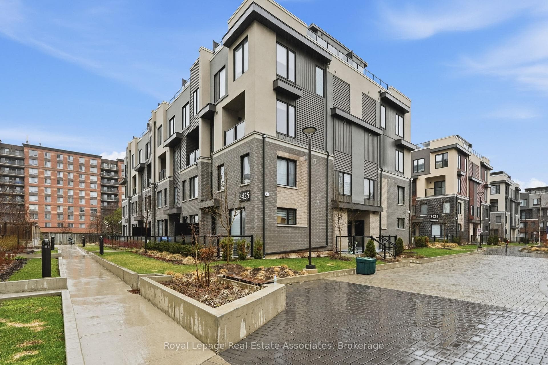 3425 Ridgeway Drive Unit 10 - Condo for sale in Applewood, Ontario