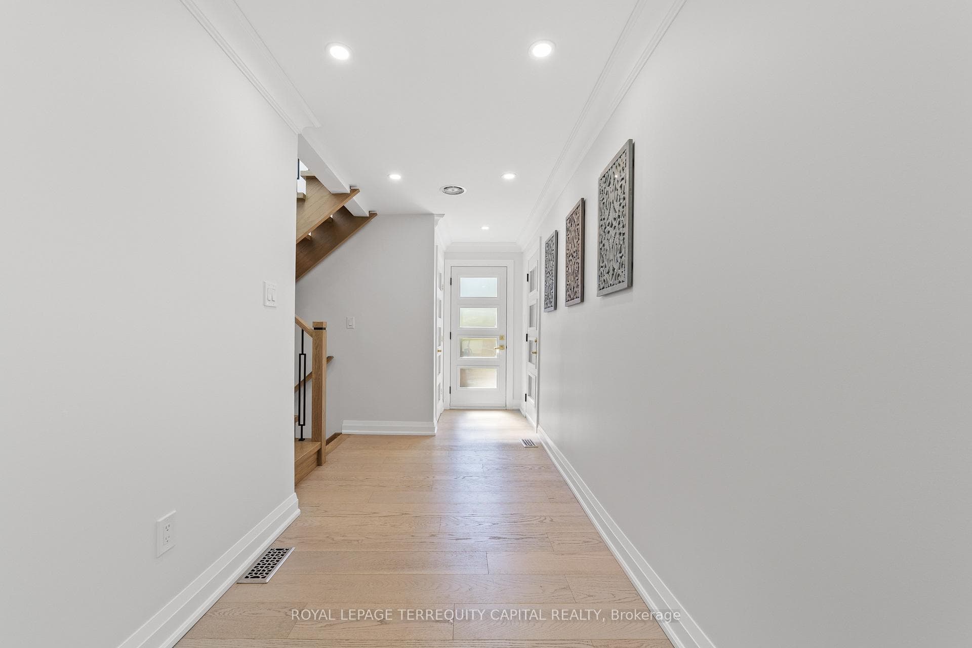 730 Hyde Road - Detached photo 4 of 50 in Burlington, Ontario