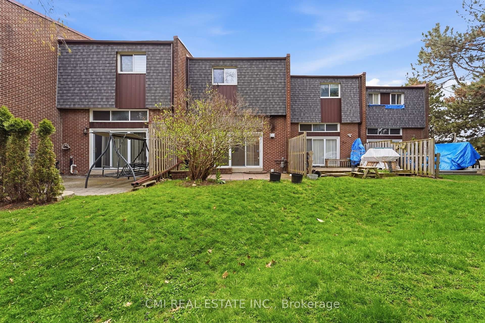 6 Windy Golfway Way - Condo photo 4 of 41 in Flemingdon Park / Don Mills, Ontario