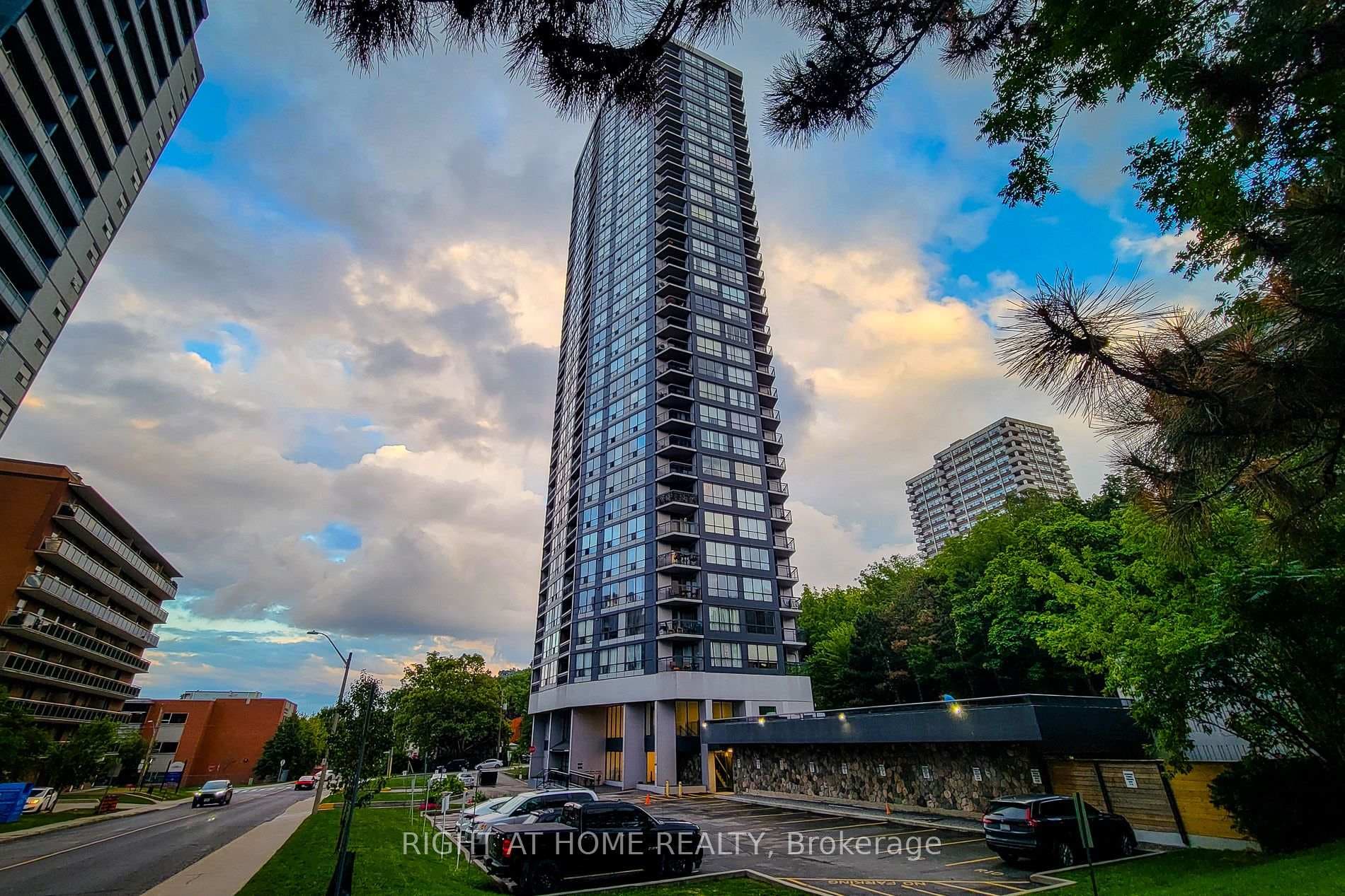 150 Charlton Avenue Unit 601 - Condo photo 2 of 26 in Hamilton, Ontario