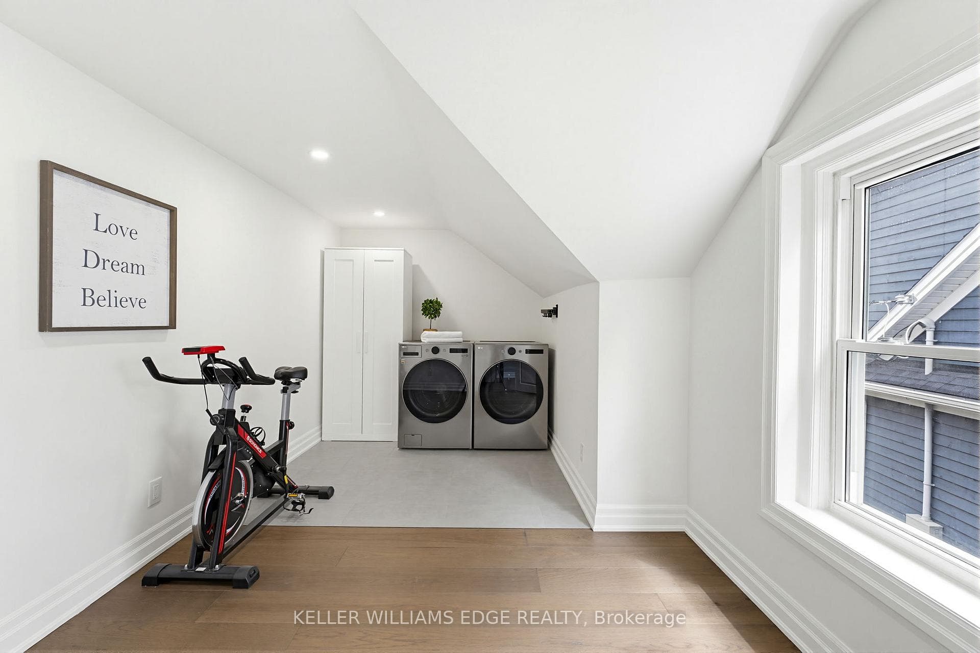 586 Woodland Avenue - Detached photo 17 of 45 in Burlington, Ontario
