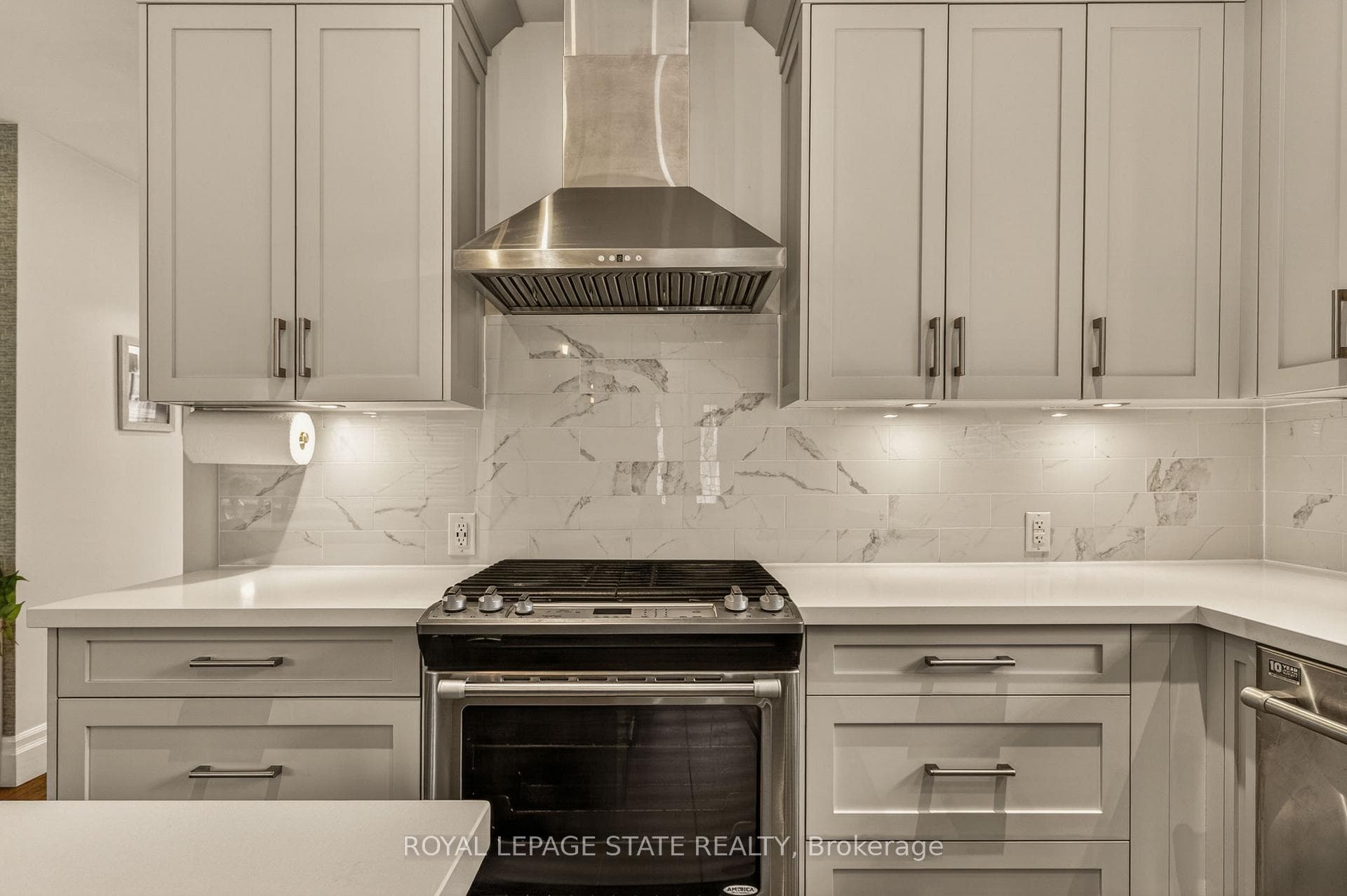 1396 Niels Avenue - Detached photo 6 of 50 in Burlington, Ontario