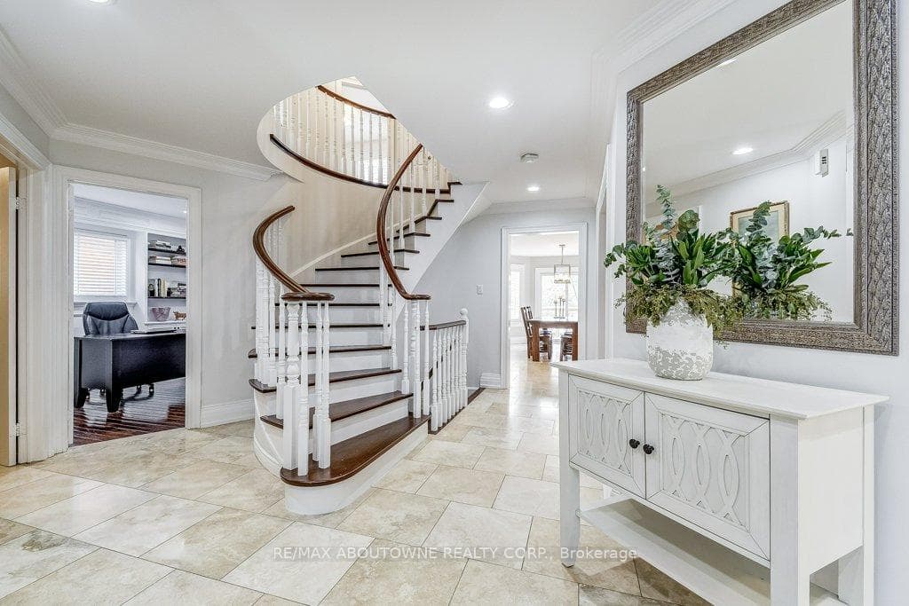 2080 Mckerlie Crescent - Detached photo 5 of 50 in Burlington, Ontario