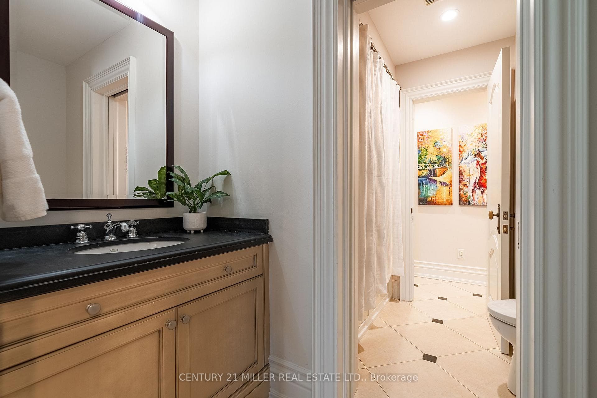 2096 Lakeshore Road - Detached photo 27 of 48 in Oakville, Ontario