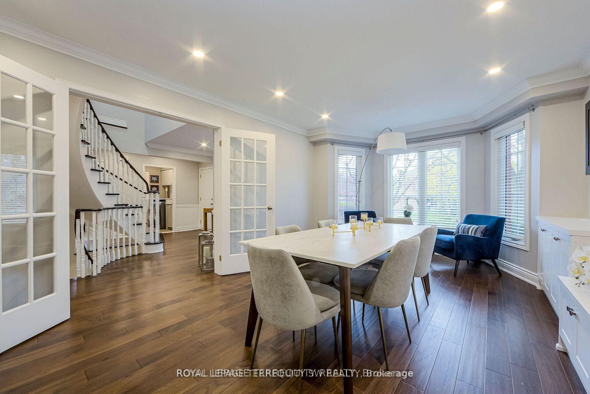 2025 Parklane Crescent - Detached photo 4 of 50 in Burlington, Ontario