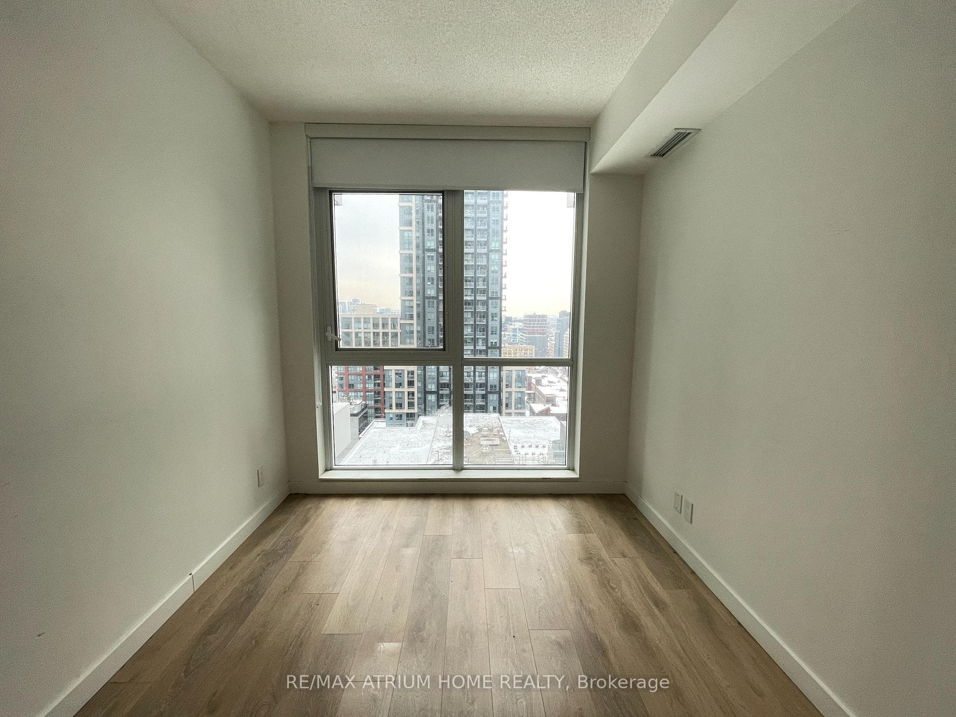 38 Widmer Street Unit 2208 - Condo photo 12 of 21 in Downtown Toronto / Waterfront, Ontario