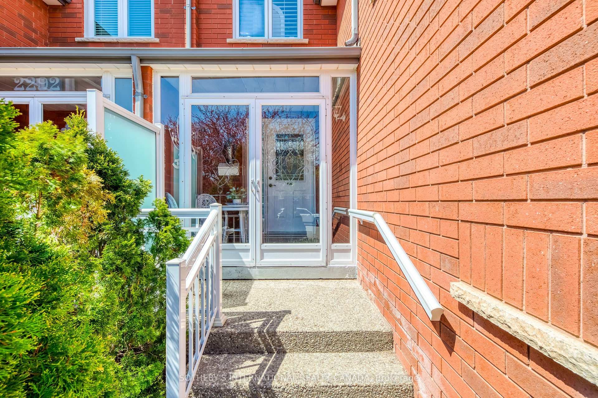 2294 Dale Ridge Drive - Semi-Detached photo 4 of 46 in Oakville, Ontario