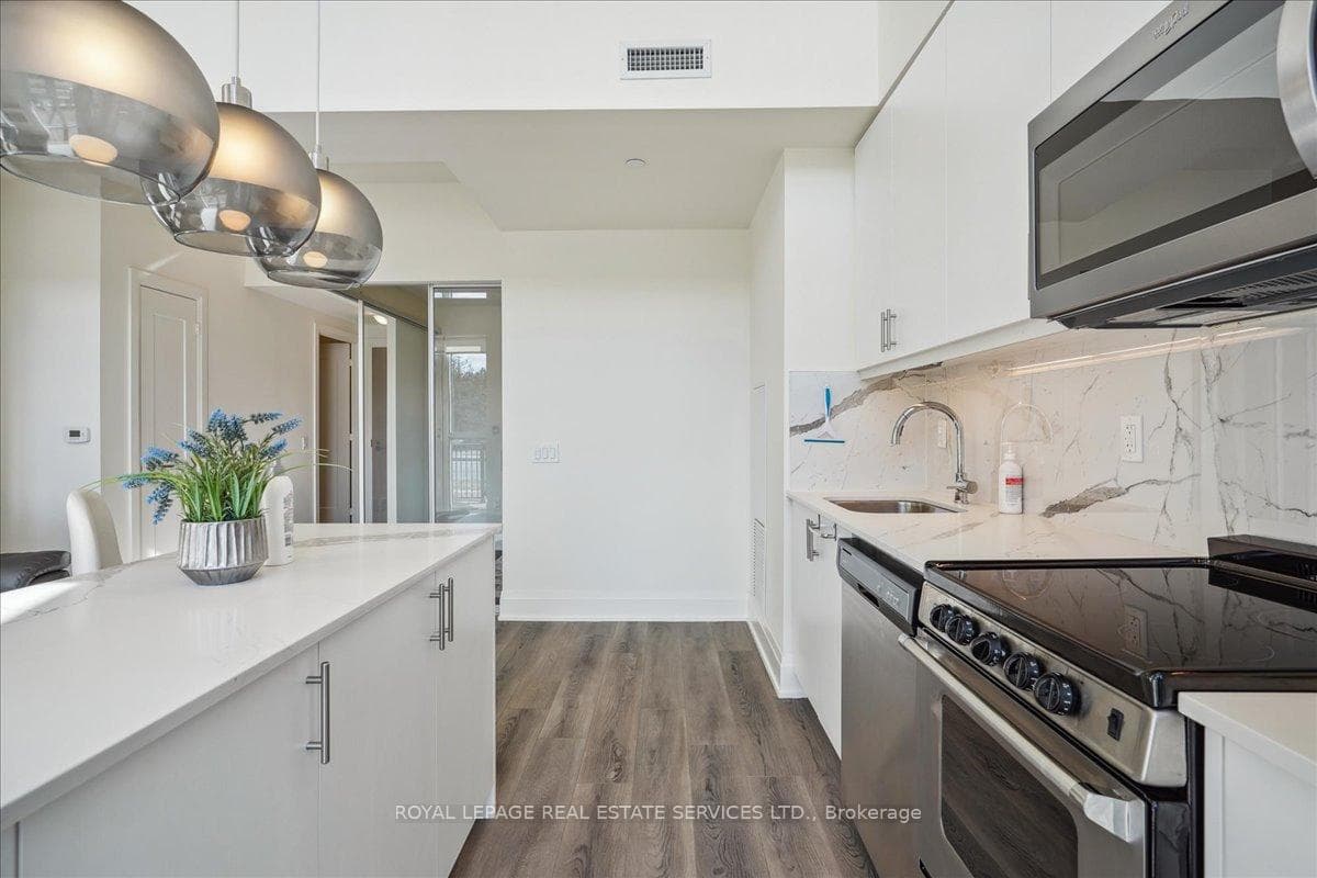 509 Dundas Street Unit 103 - Condo photo 8 of 40 in Oakville, Ontario