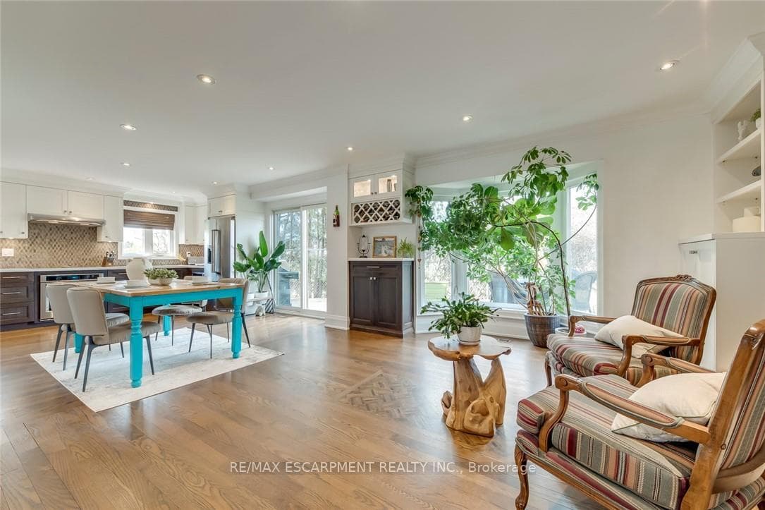 3311 SPRINGVALE Court - Detached photo 11 of 50 in Burlington, Ontario