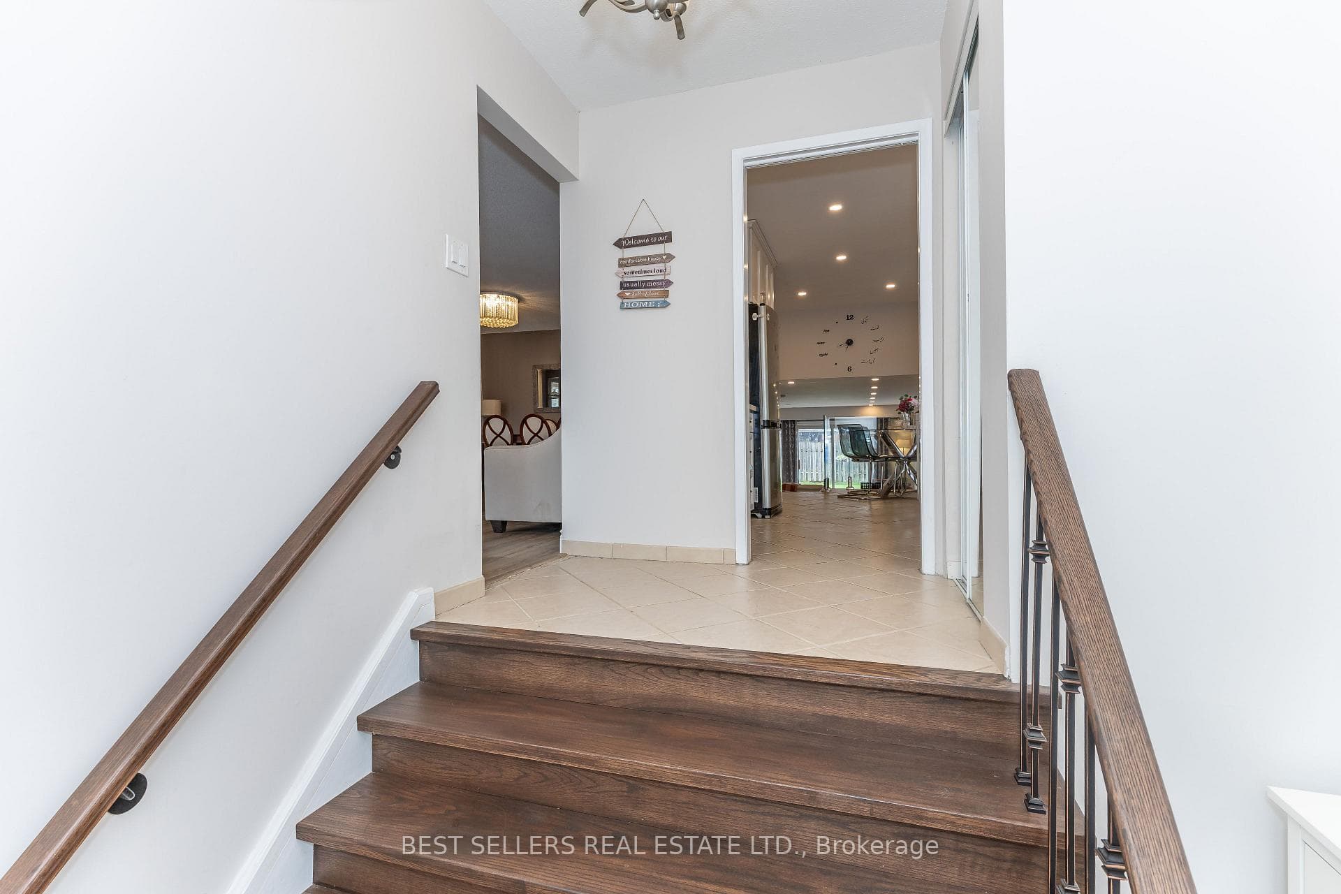 2554 Palisander Avenue - Semi-Detached photo 2 of 31 in Mississauga, Ontario