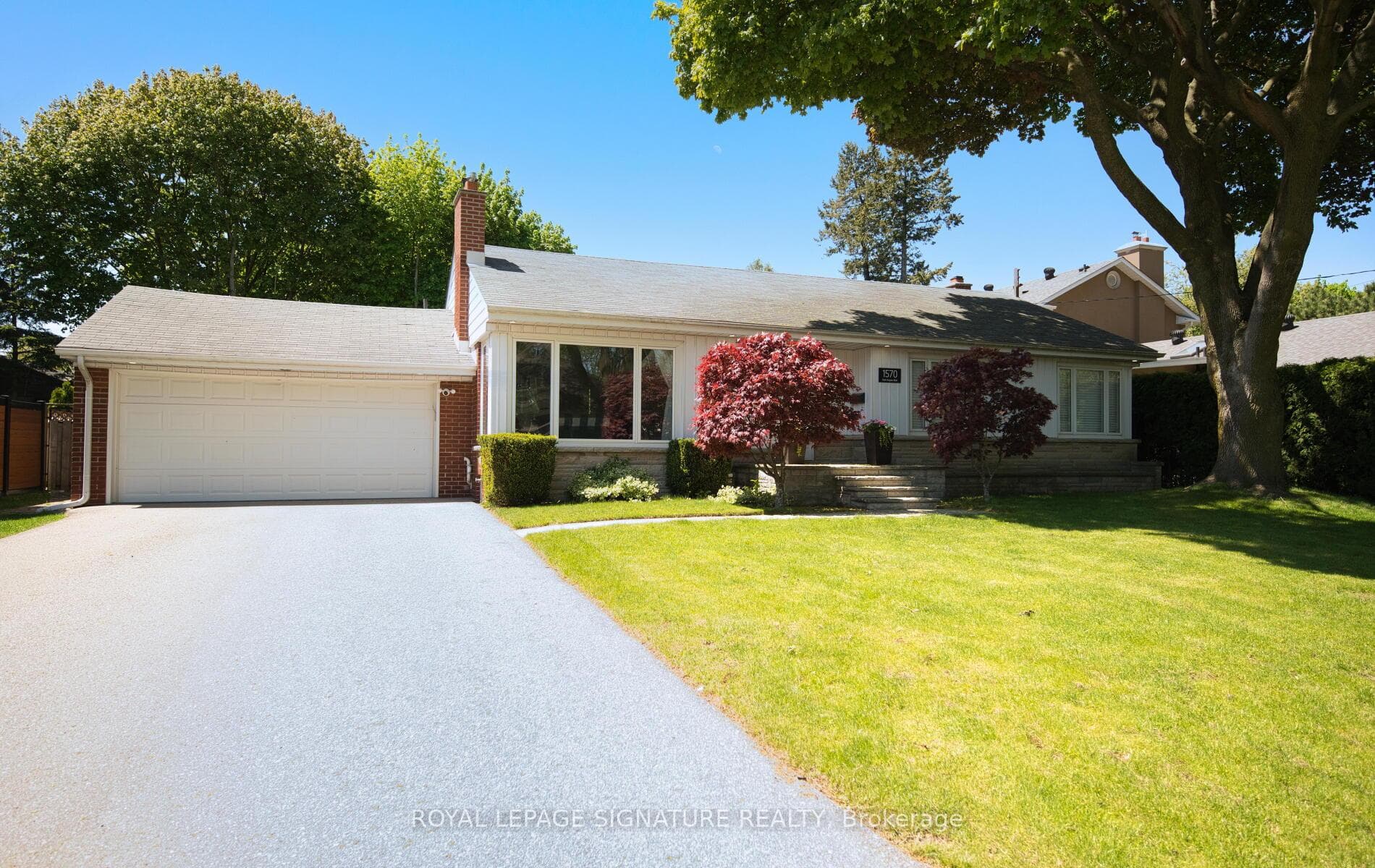 1570 Park Royale Boulevard - Detached photo 2 of 38 in Mississauga, Ontario