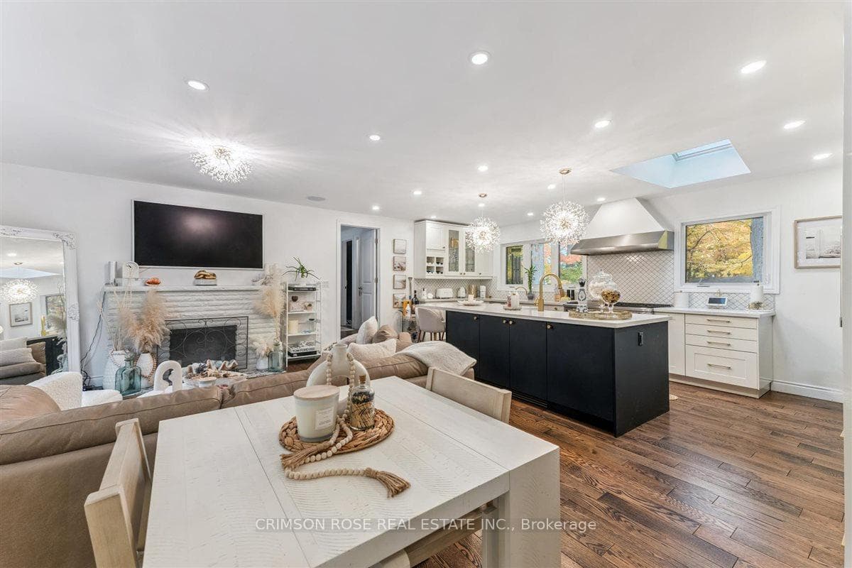 89 Holyrood Avenue - Detached photo 3 of 34 in Oakville, Ontario