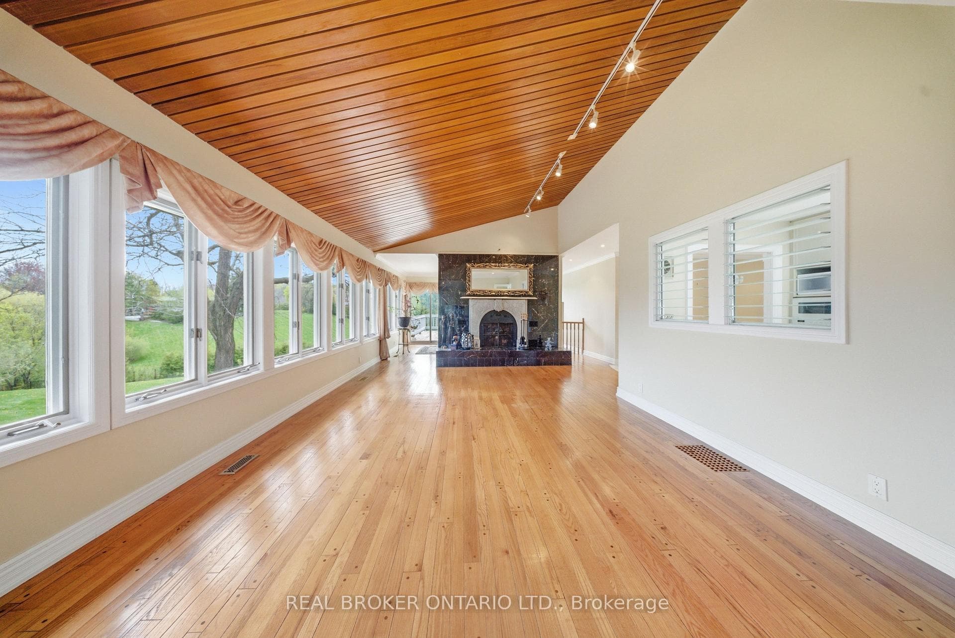 529 Conservation Drive - Detached photo 11 of 45 in Brampton, Ontario