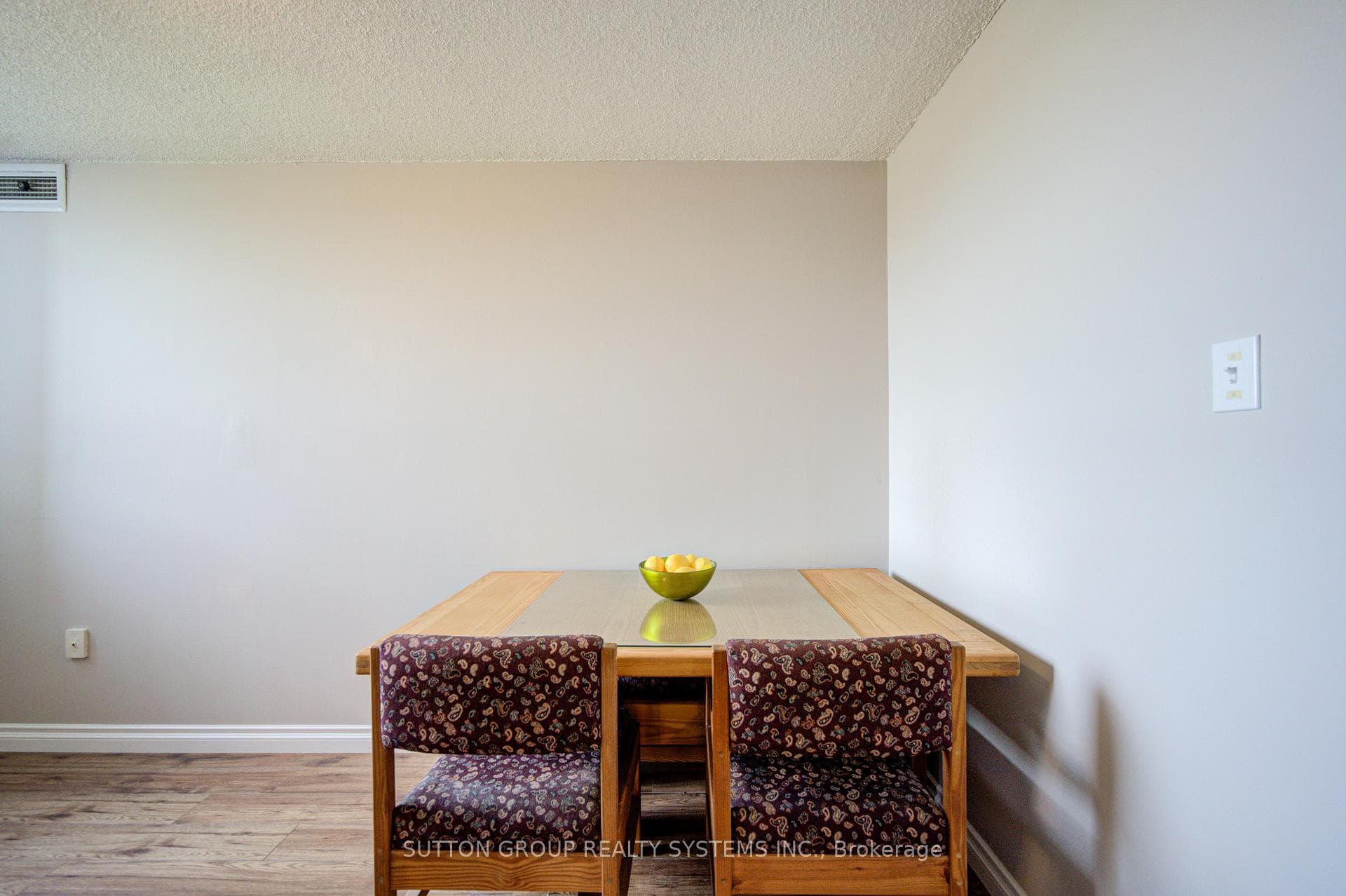 10 Muirhead Road Unit 806 - Condo photo 17 of 45 in Hillcrest Village / Bayview Village, Ontario
