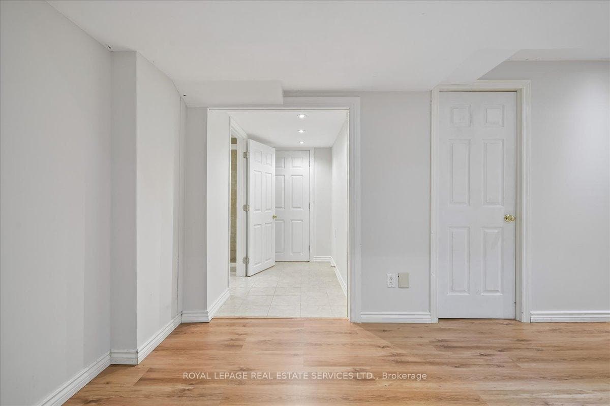 1493 Derby County Crescent - Detached photo 30 of 43 in Oakville, Ontario