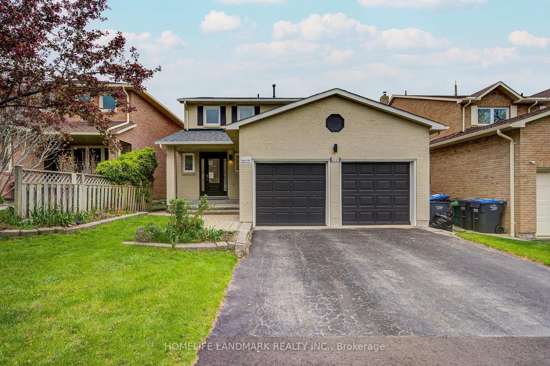 2105 Folkway Drive - home for sale in Mississauga, Ontario