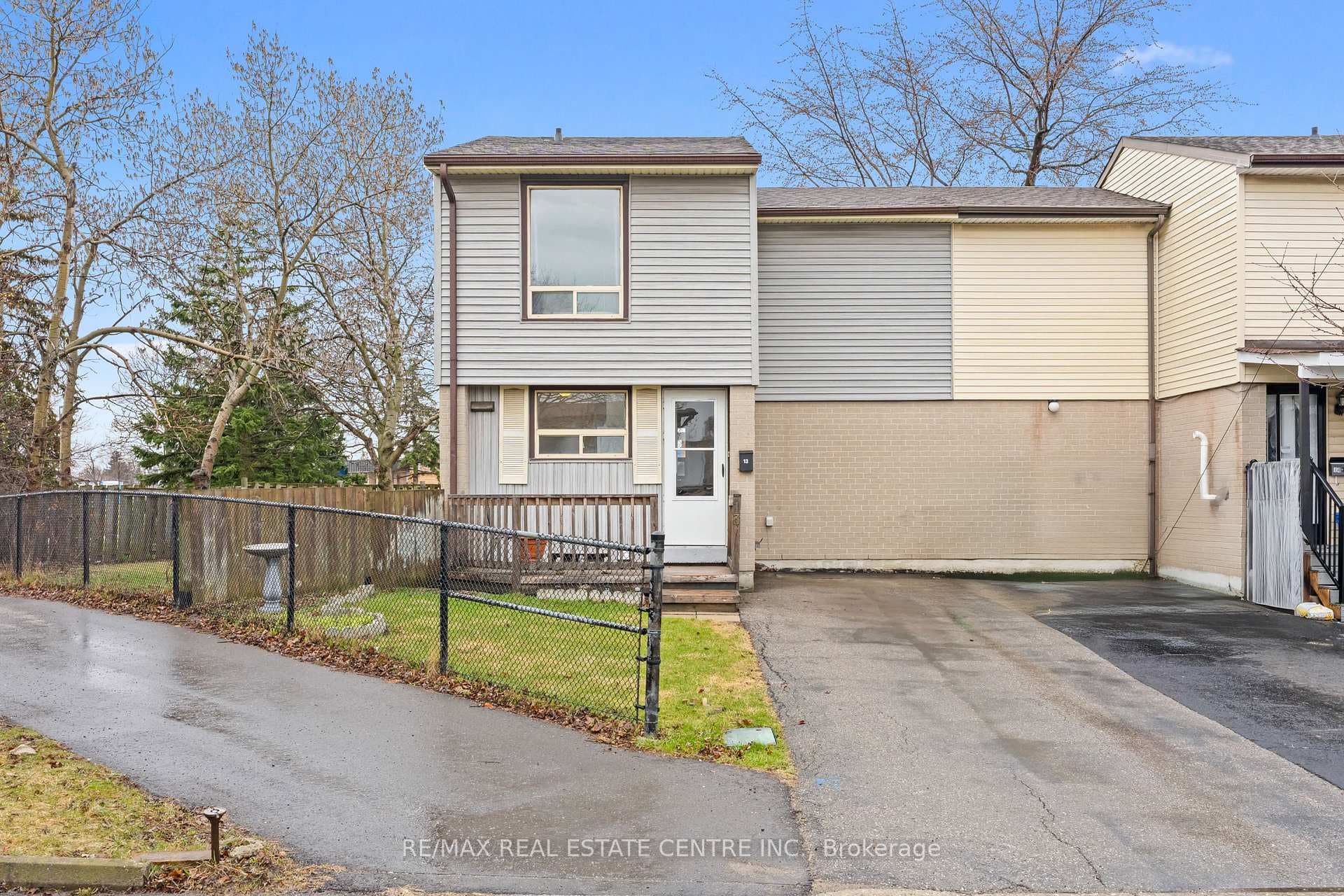 13 Gold Pine Court - Townhouse for sale in Sandalwood, Ontario