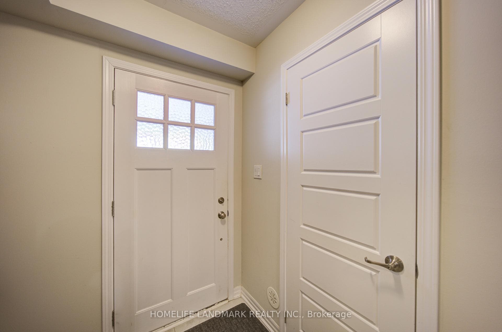 3086 Mistletoe Gardens - Townhouse photo 4 of 38 in Oakville, Ontario