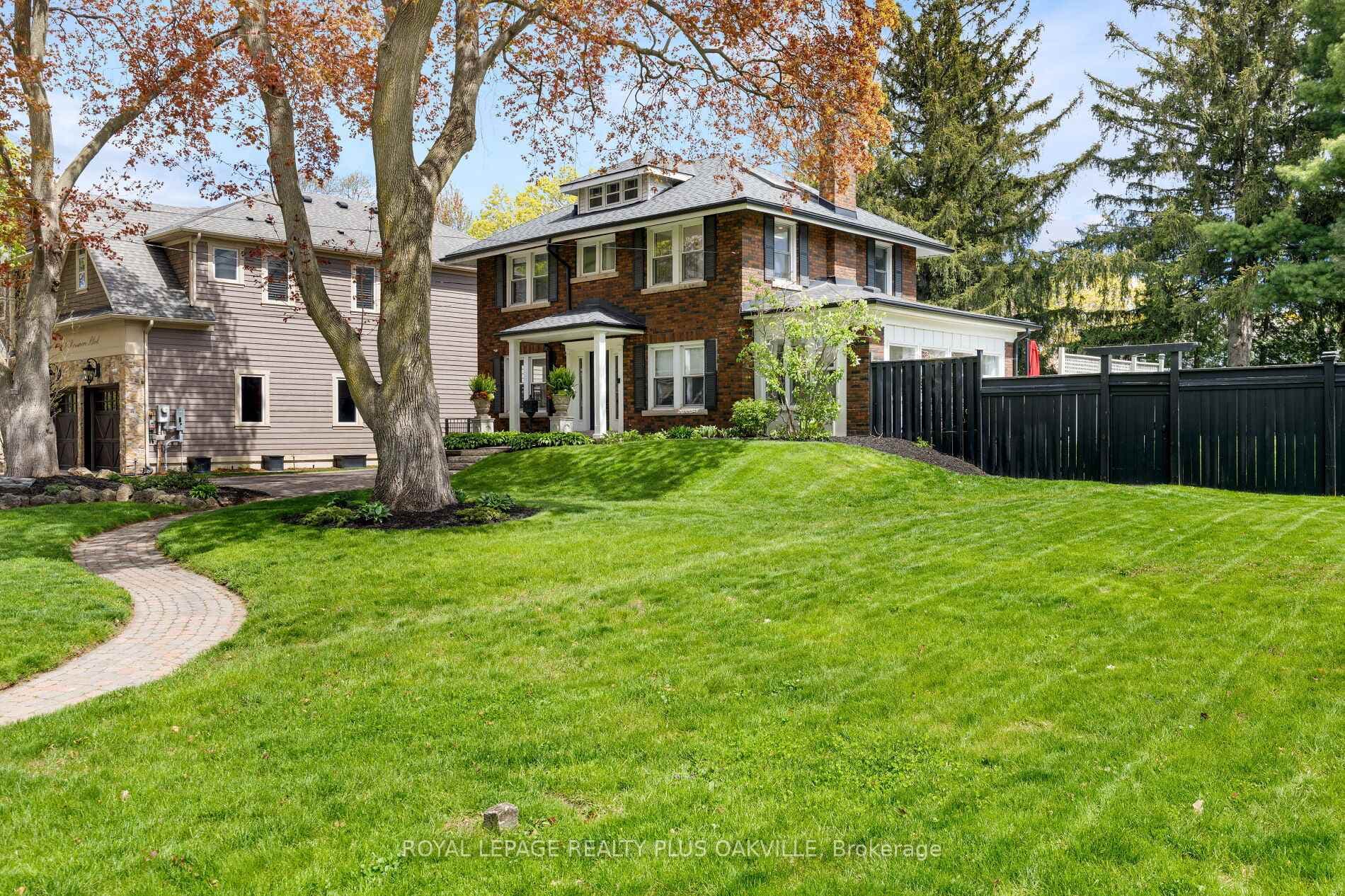 373 Rossmore Boulevard - Detached photo 4 of 50 in Burlington, Ontario