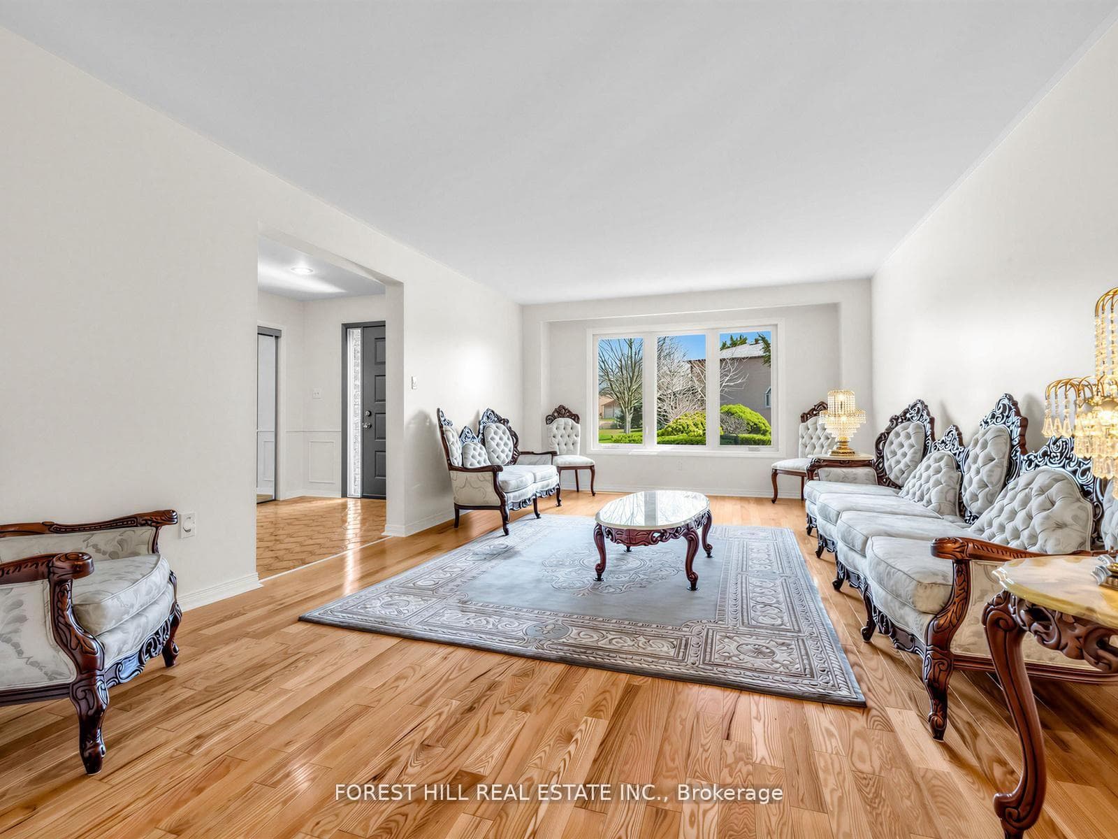 32 Saddletree Drive - Detached photo 4 of 41 in Hillcrest Village / Bayview Village, Ontario