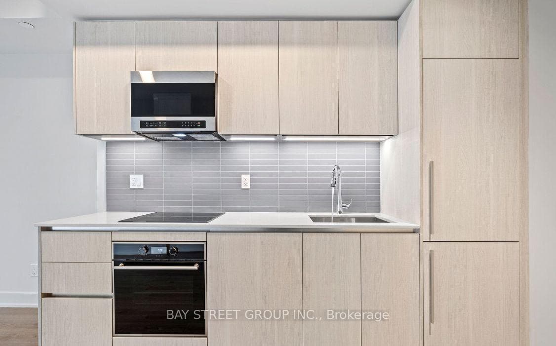 8 cumberland Street Unit 2009 - Condo photo 6 of 19 in Annex / Yorkville / Summerhill, Ontario