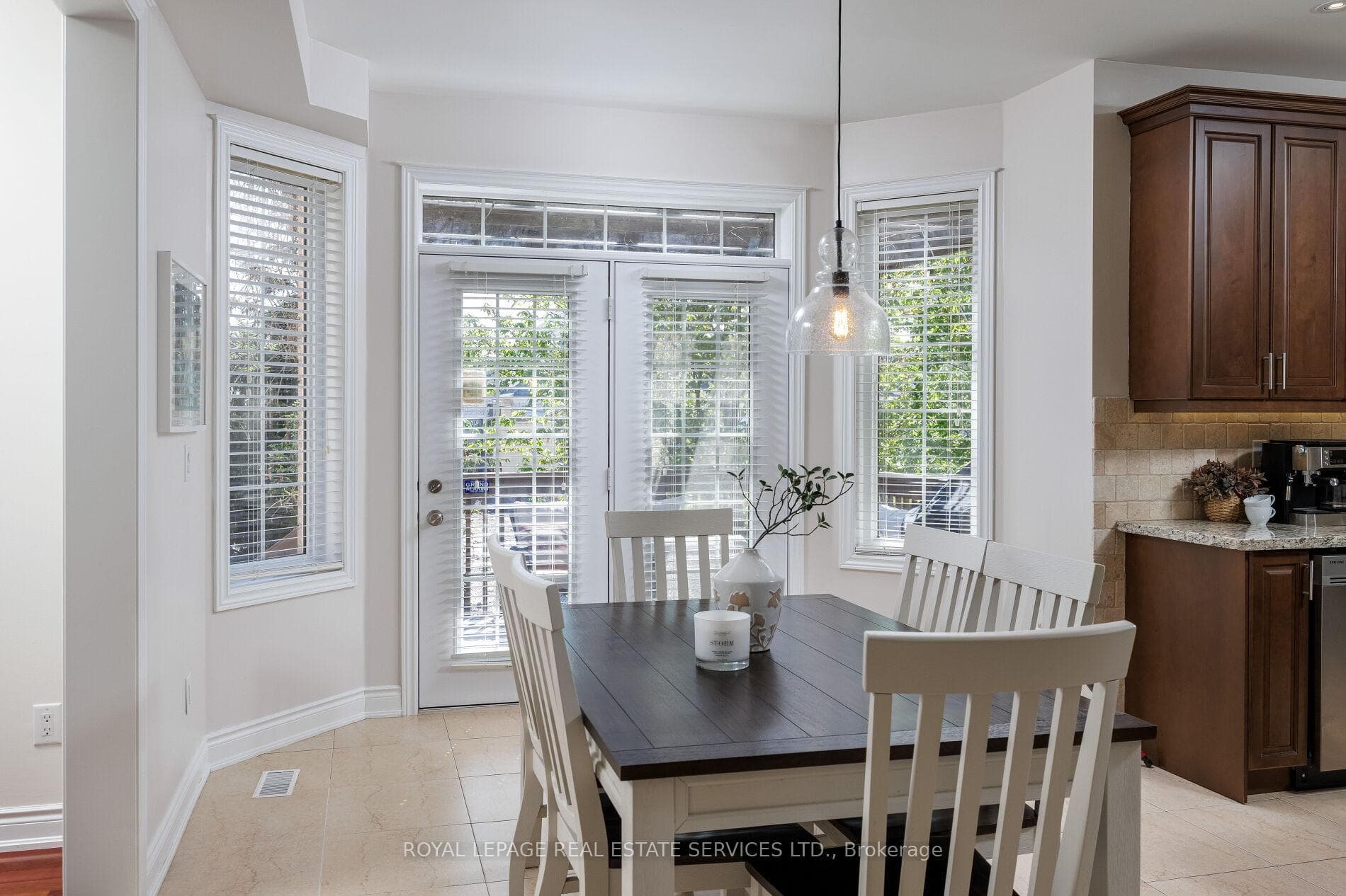 147 Innville Crescent - Detached photo 3 of 47 in Oakville, Ontario