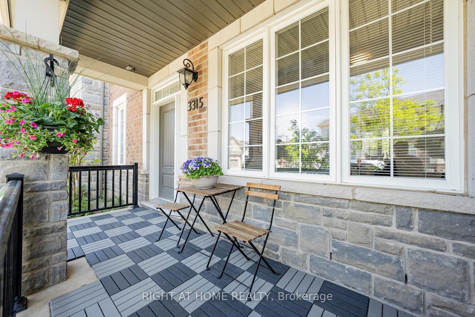 3315 Vardon Way - Townhouse photo 1 of 29 in Oakville, Ontario