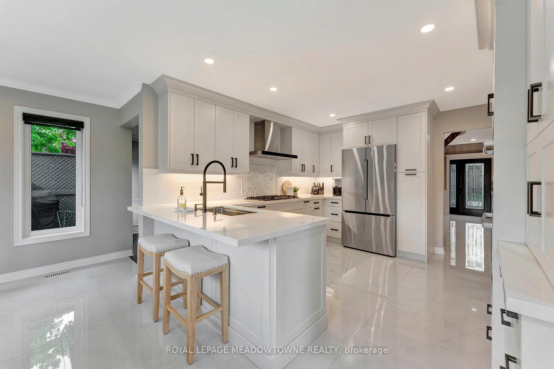 2008 Peak Place - Detached photo 6 of 31 in Oakville, Ontario