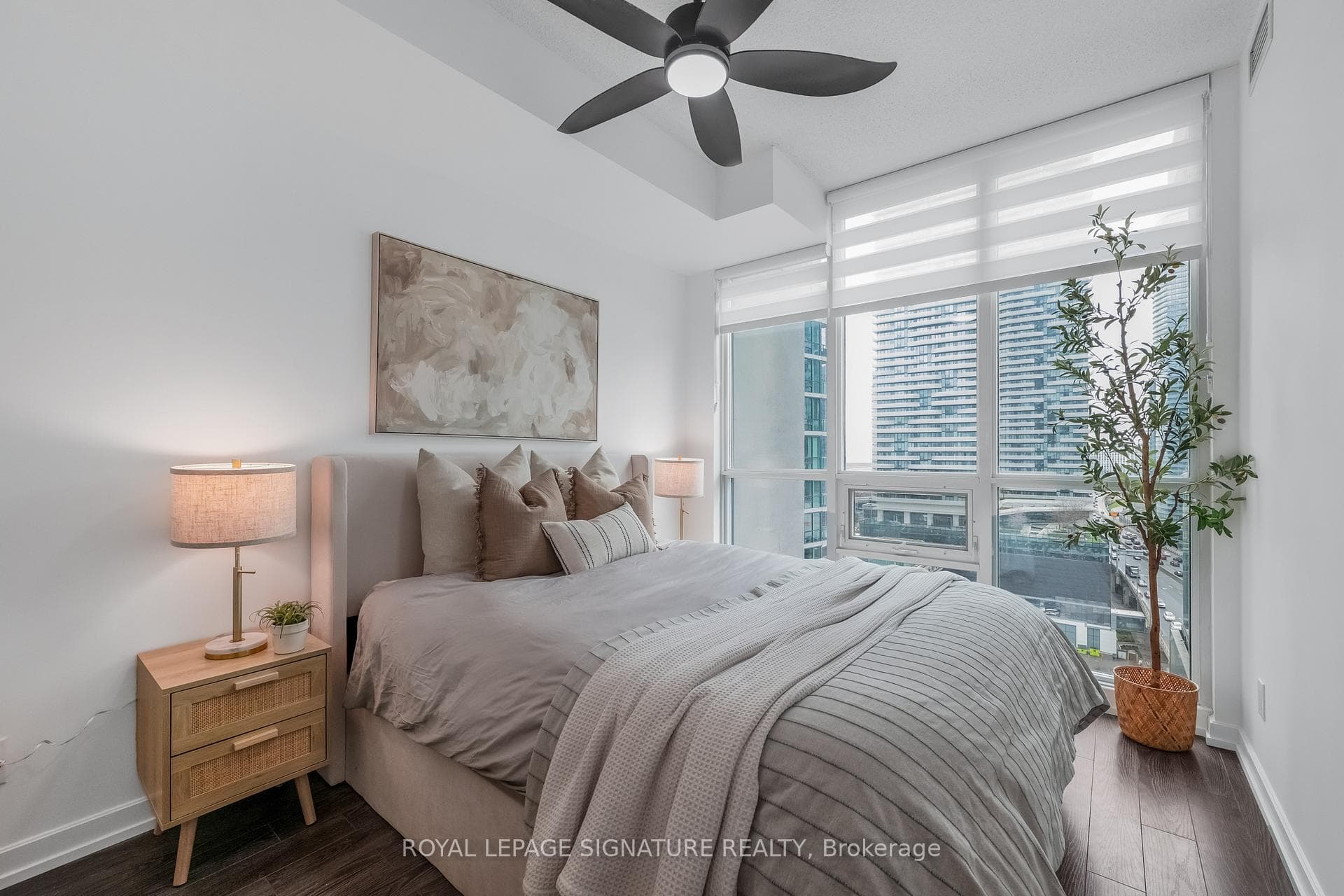 18 Harbour Street Unit 1801 - Condo photo 14 of 35 in Downtown Toronto / Waterfront, Ontario