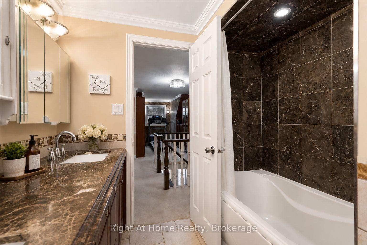 437 Shoreacres Road - Detached photo 31 of 50 in Burlington, Ontario