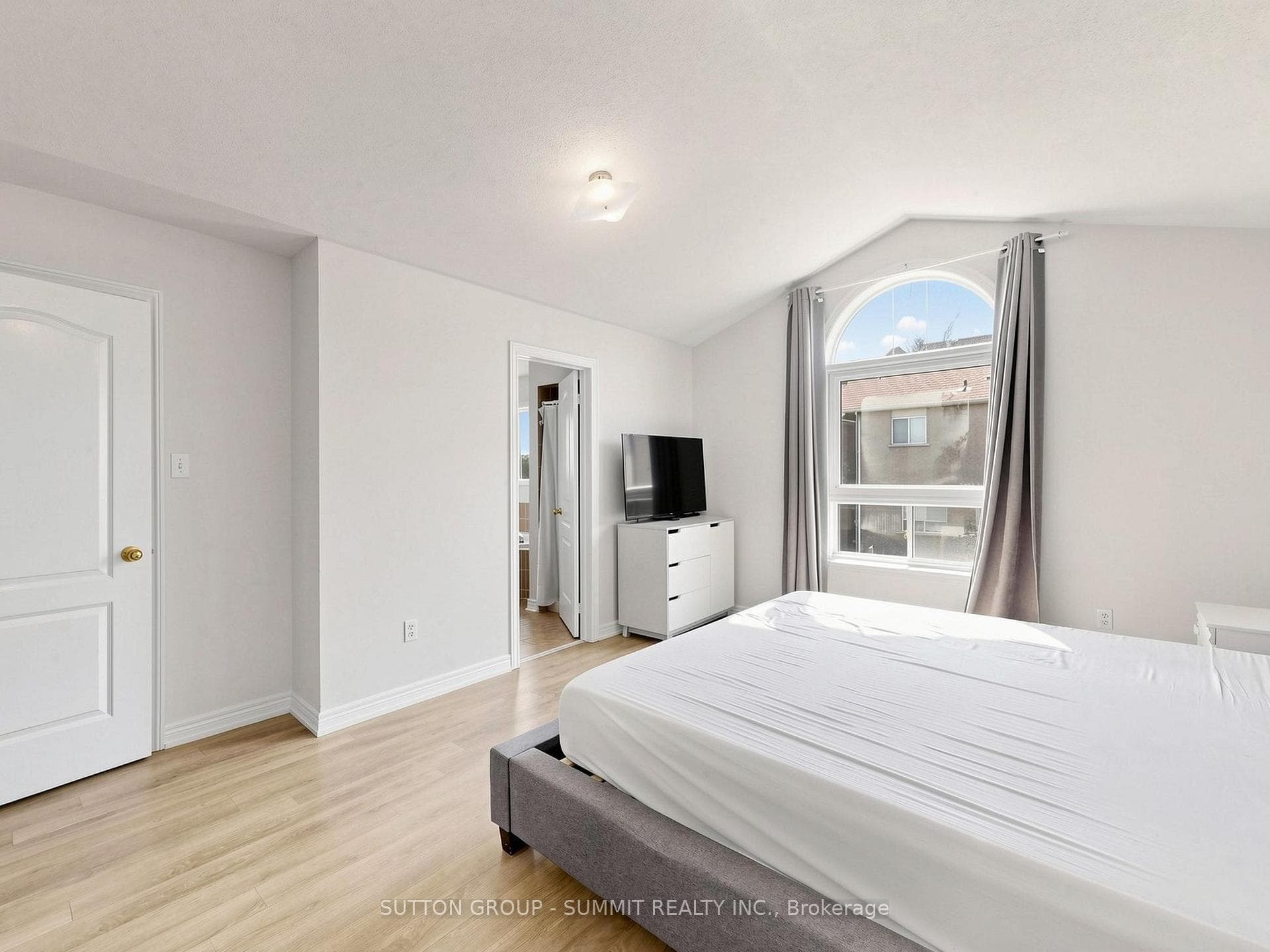 4880 YORKSHIRE Avenue - Detached photo 23 of 50 in Mississauga, Ontario