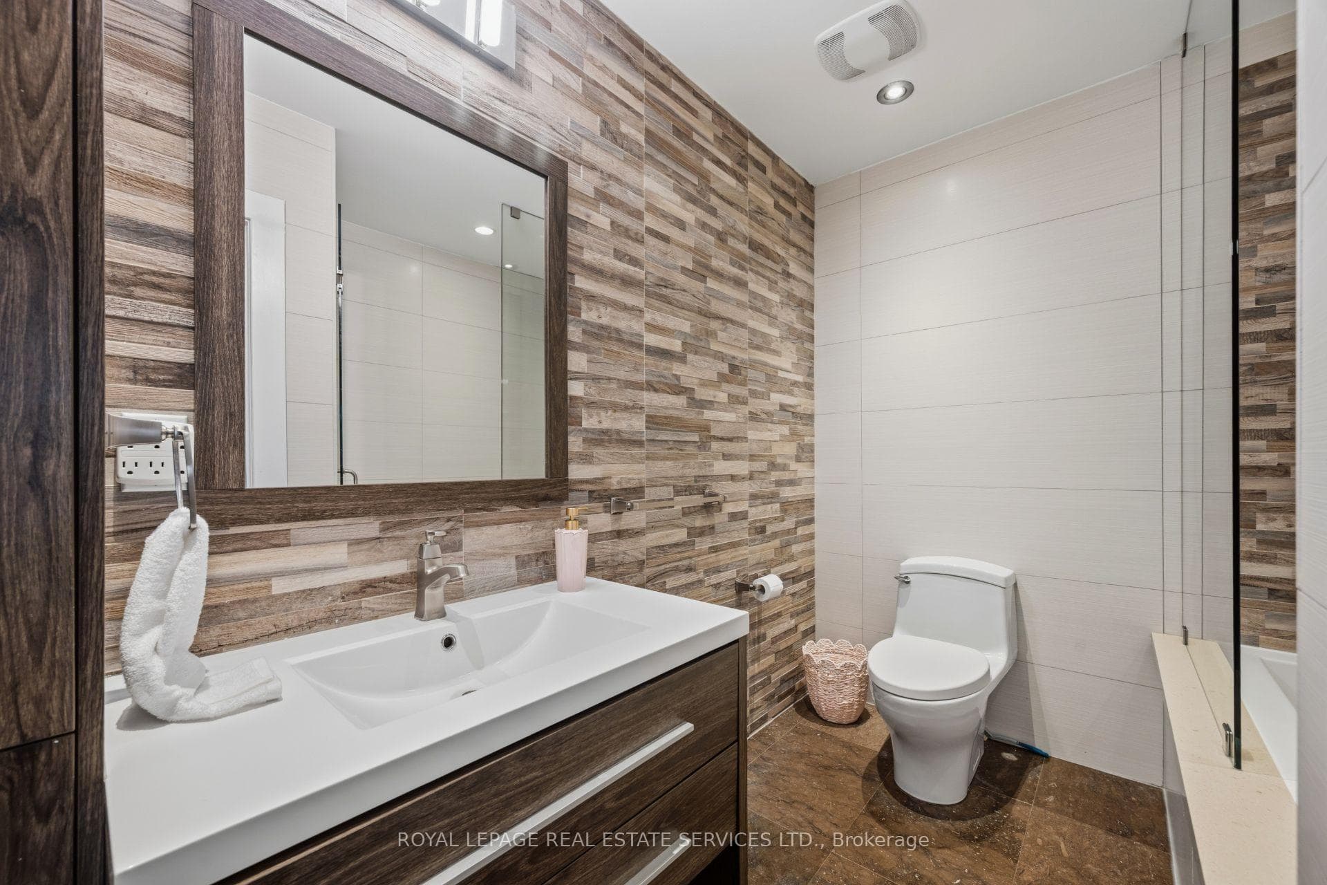 27 Princess Anne Crescent - Detached photo 23 of 41 in Etobicoke (Islington / Rexdale), Ontario