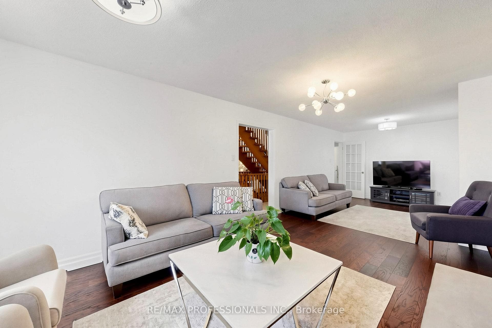 970 Silversmith Drive - Detached photo 12 of 50 in Mississauga, Ontario