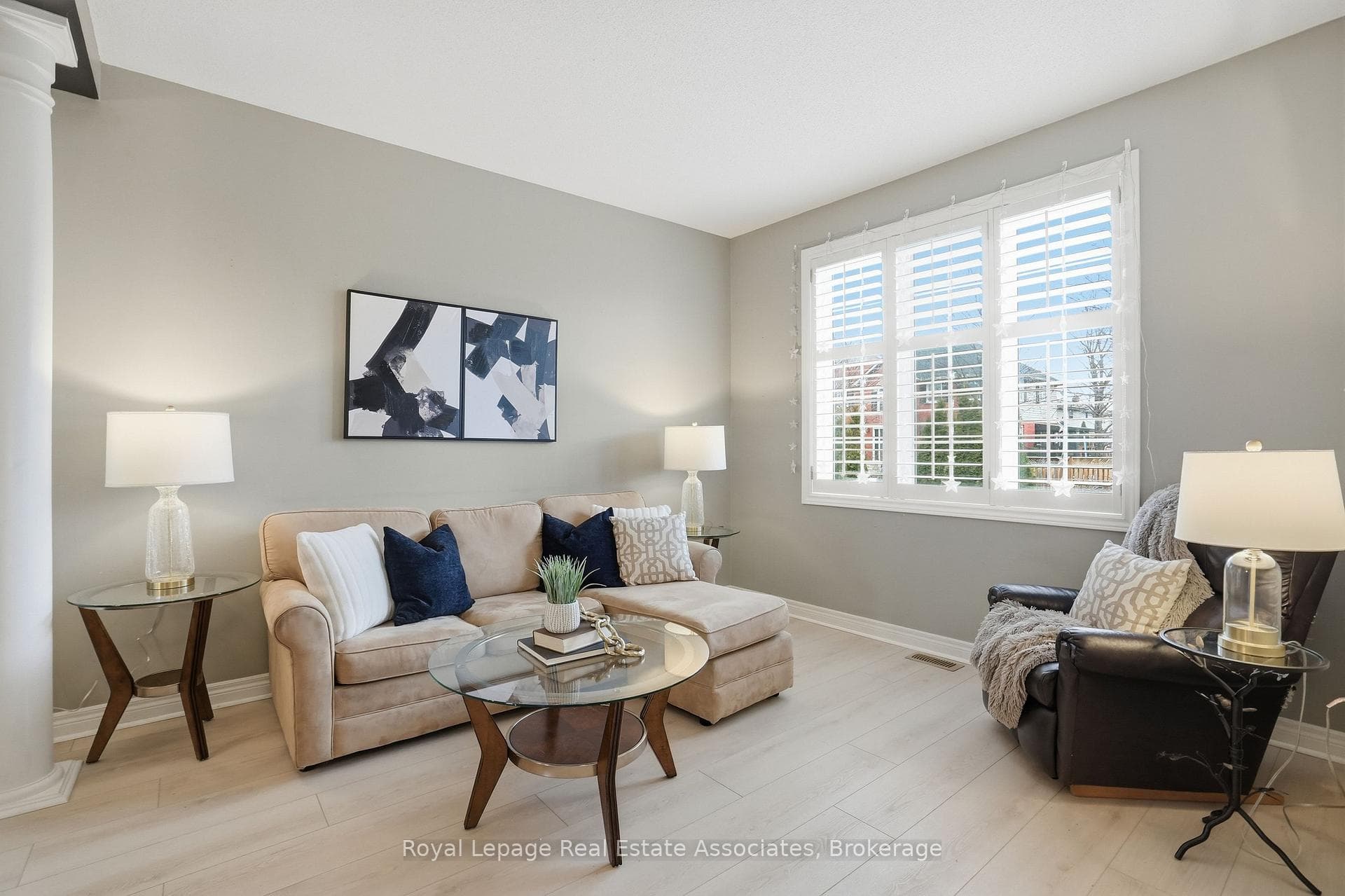 486 Delaney Court - Detached photo 6 of 48 in Burlington, Ontario
