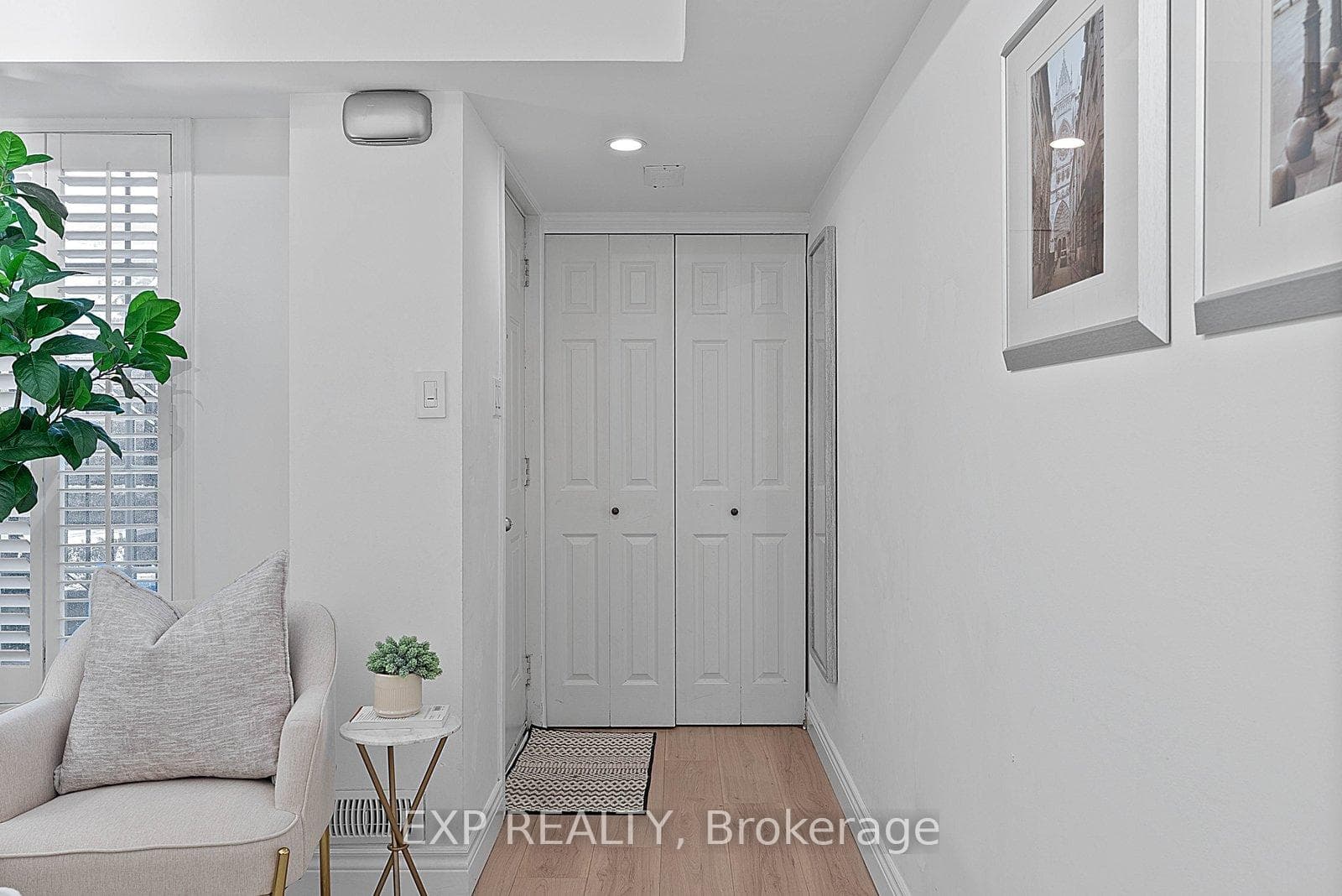12 Portland Street Unit Th B - Condo photo 4 of 26 in Downtown Toronto / Waterfront, Ontario