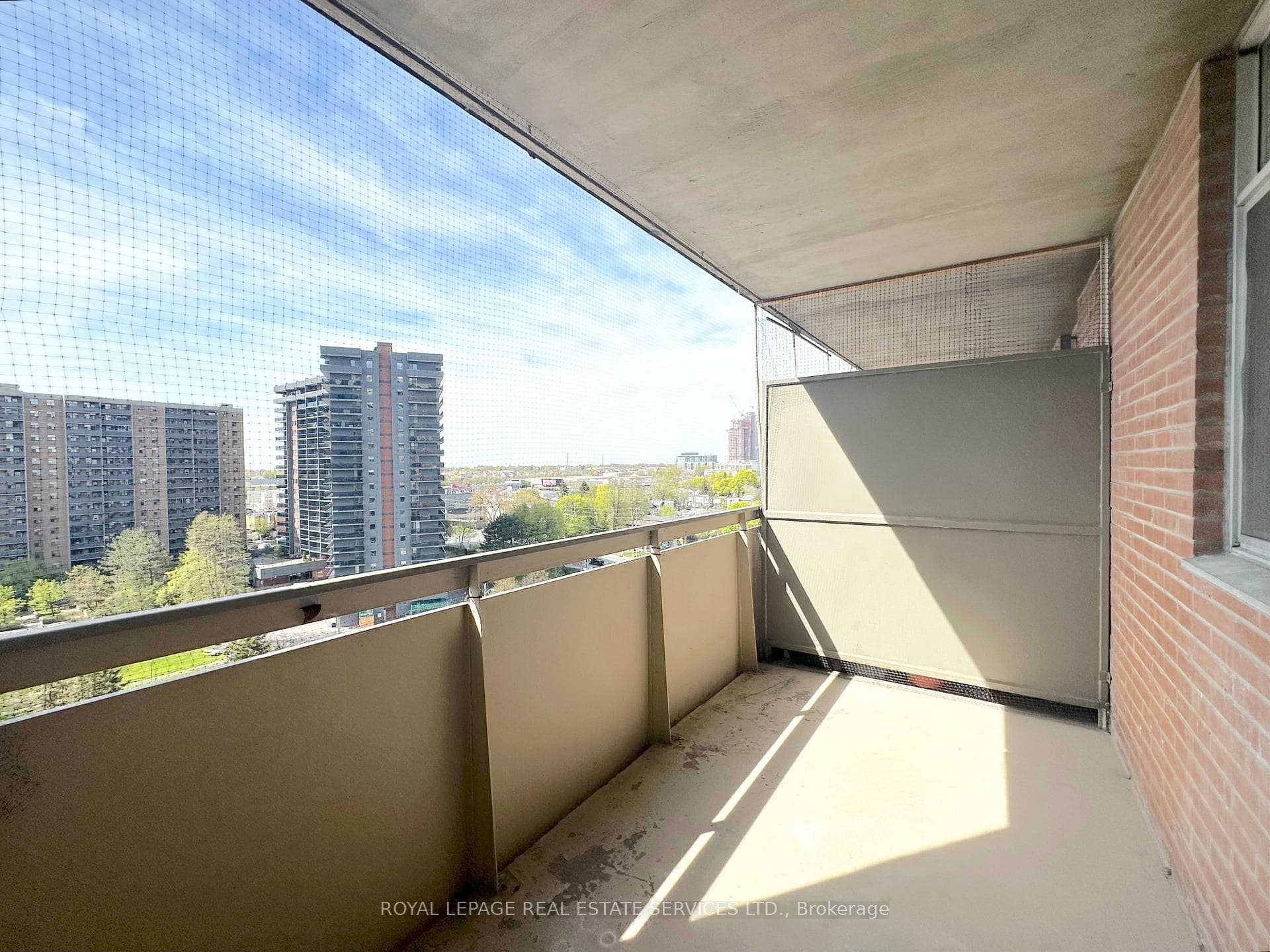 30 Denton Avenue Unit 1023 - Condo photo 9 of 14 in Birch Cliff / Cliffside, Ontario
