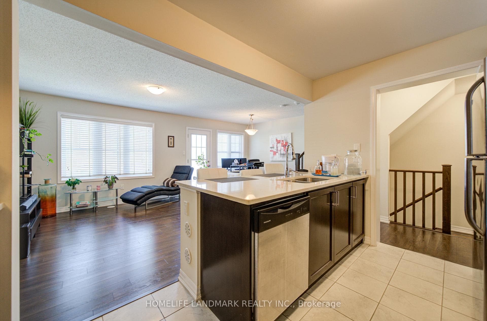 3086 Mistletoe Gardens - Townhouse photo 7 of 38 in Oakville, Ontario