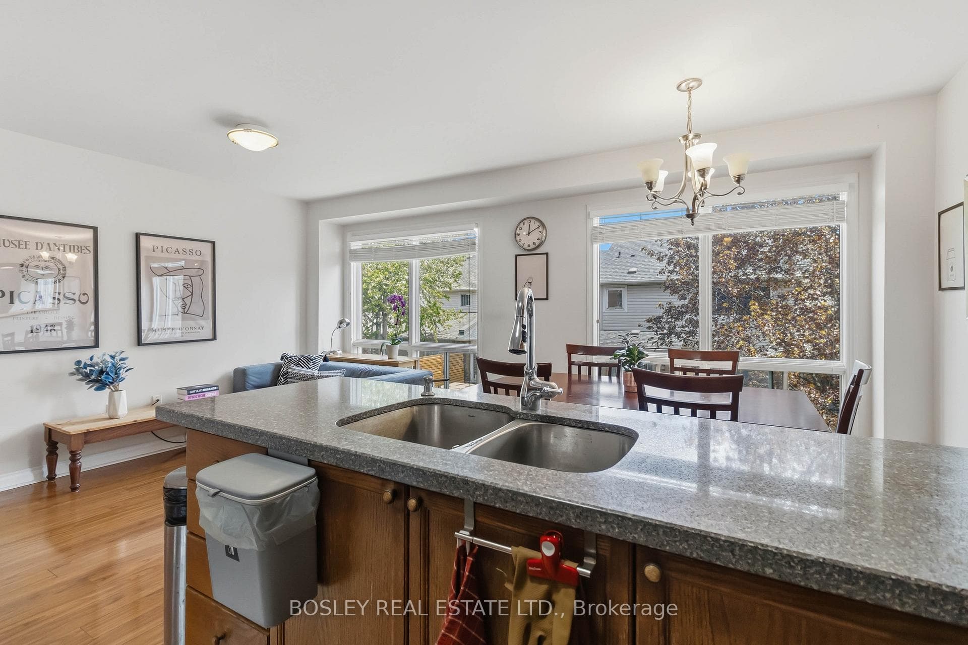 2223 Prescott Place - Townhouse photo 9 of 18 in Burlington, Ontario