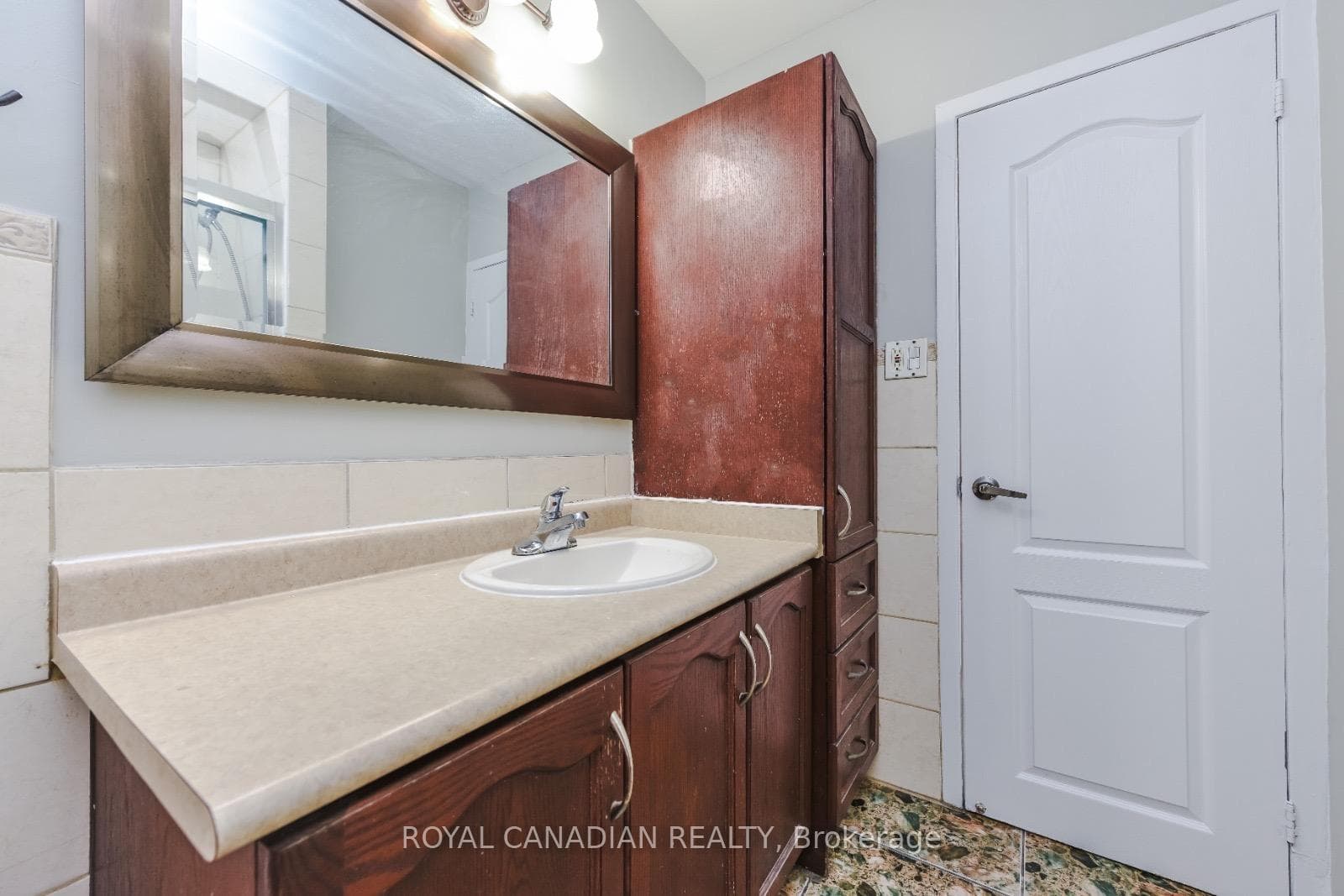 7566 Lockington Crescent - Detached photo 21 of 48 in Mississauga, Ontario