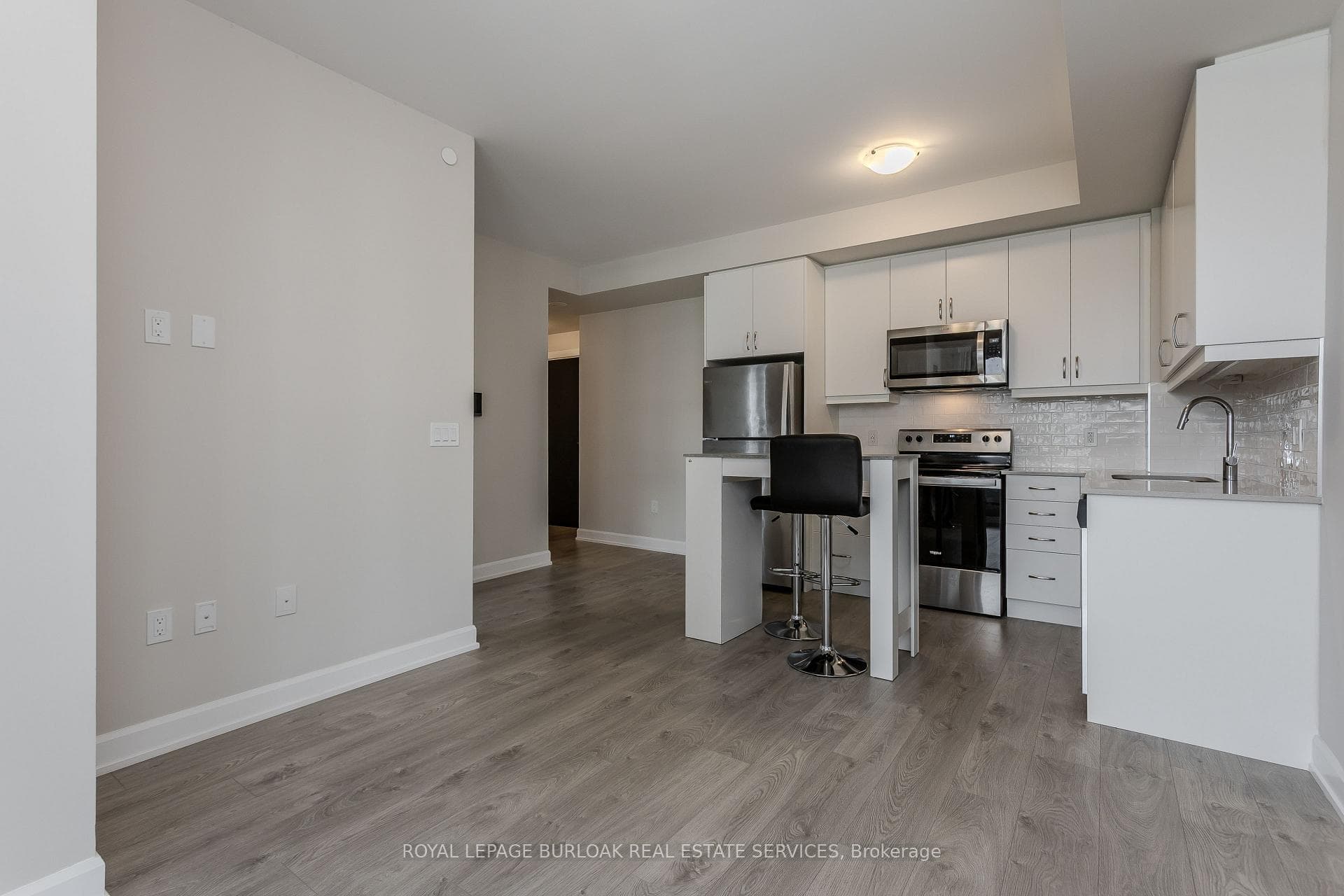 3200 William Coltson Avenue Unit 406 - Condo photo 3 of 27 in Oakville, Ontario
