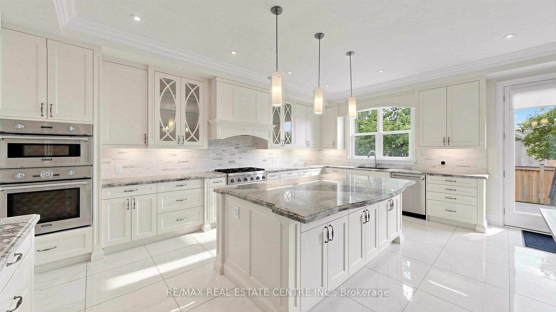 1496 Mansfield Drive - Detached photo 11 of 50 in Oakville, Ontario