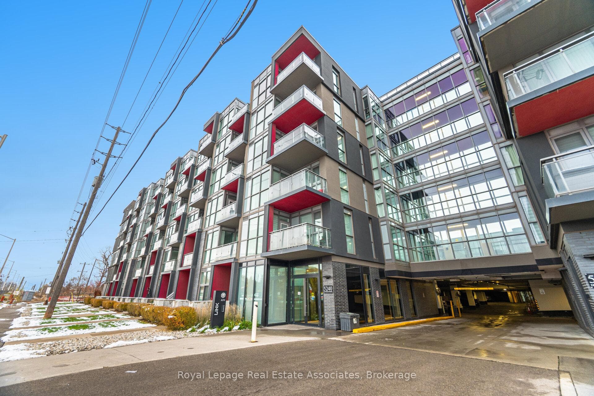 5240 Dundas Street Unit B401 - home for sale in Burlington, Ontario