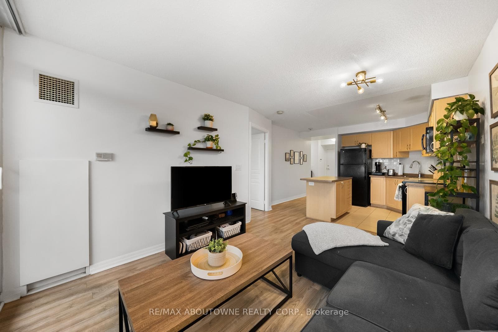 1940 Ironstone Drive Unit 808 - Condo photo 13 of 33 in Burlington, Ontario