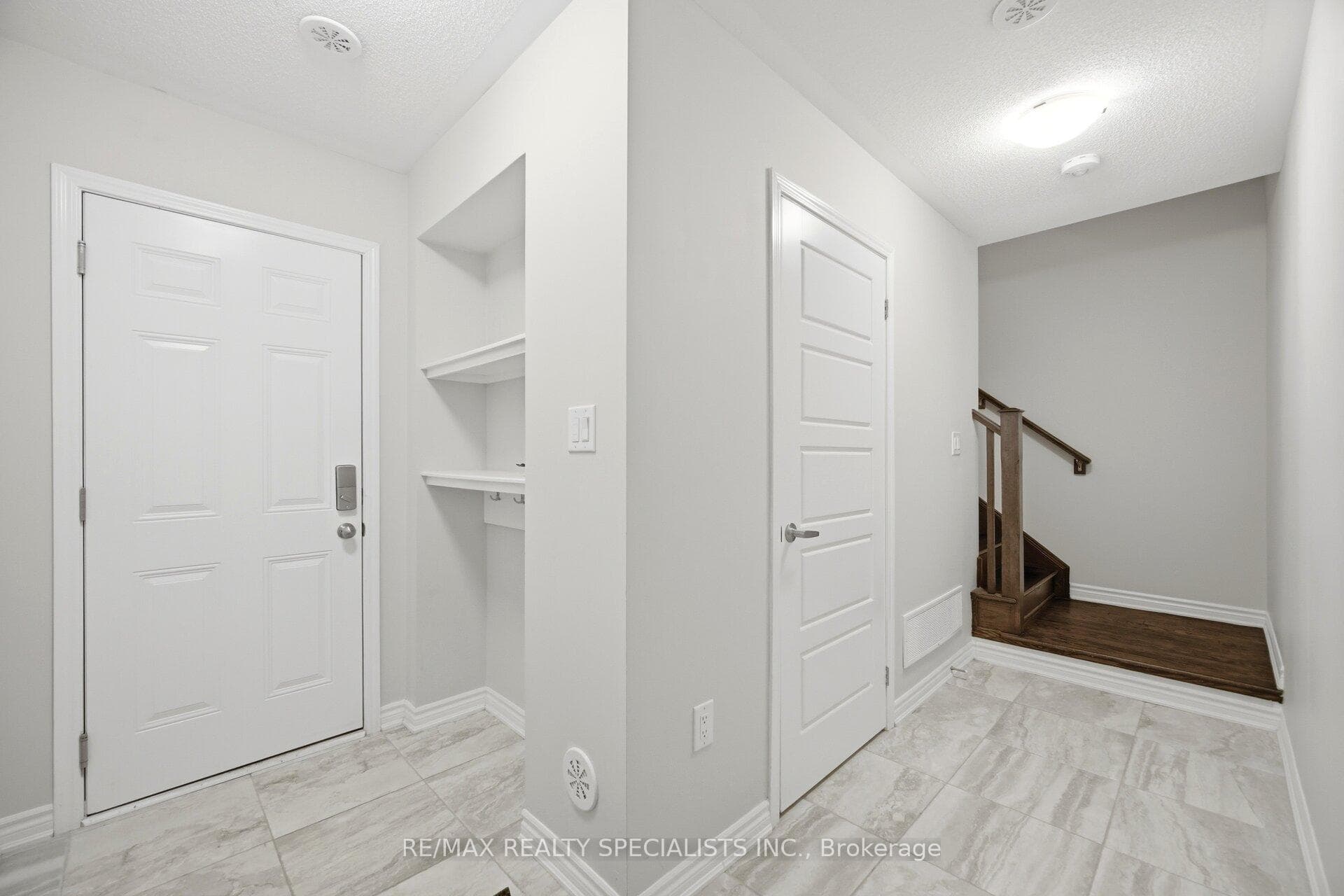 510 Bellflower Court - Townhouse photo 2 of 41 in Milton, Ontario