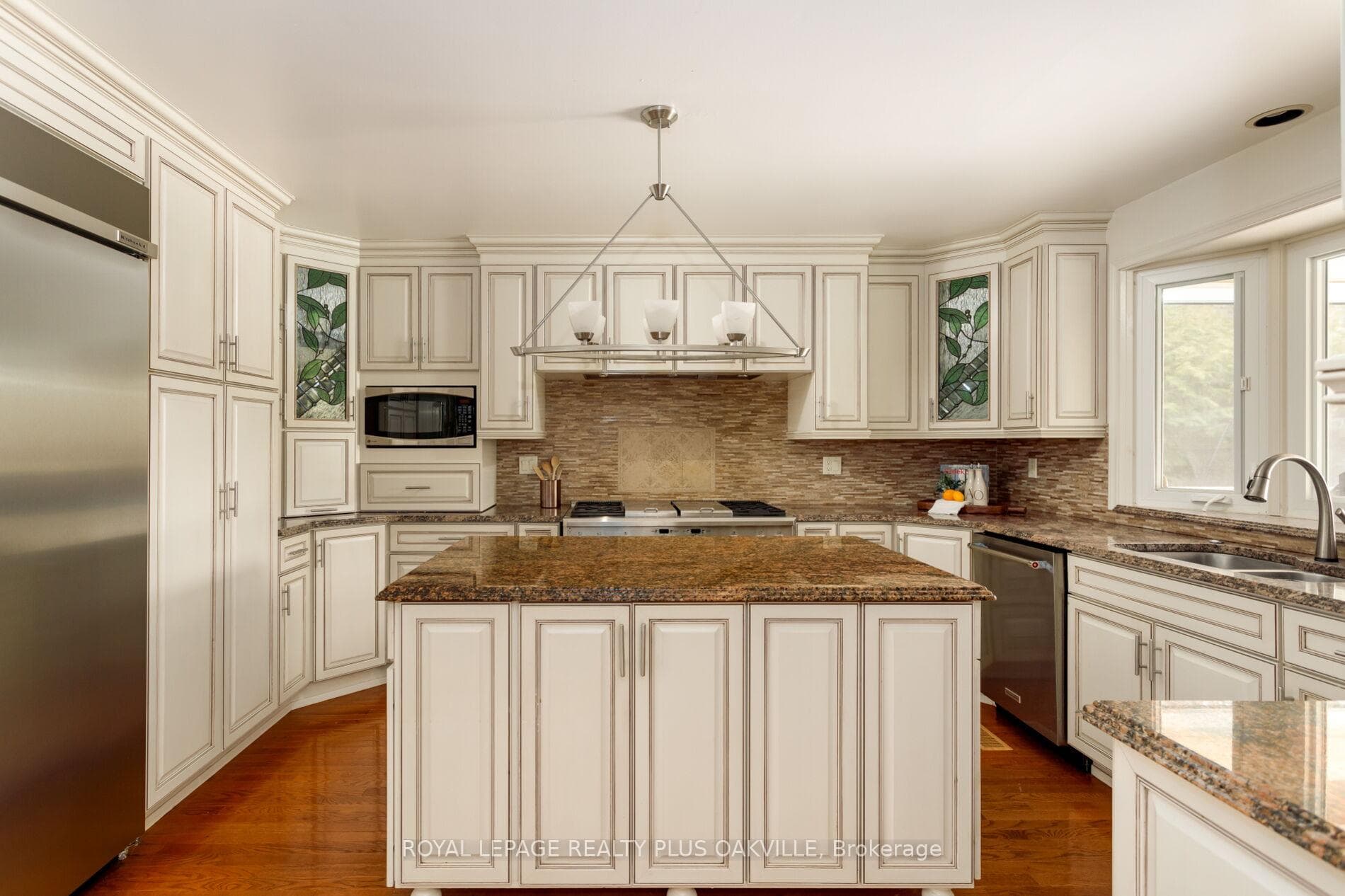 295 Shoreacres Road - Detached photo 11 of 49 in Burlington, Ontario