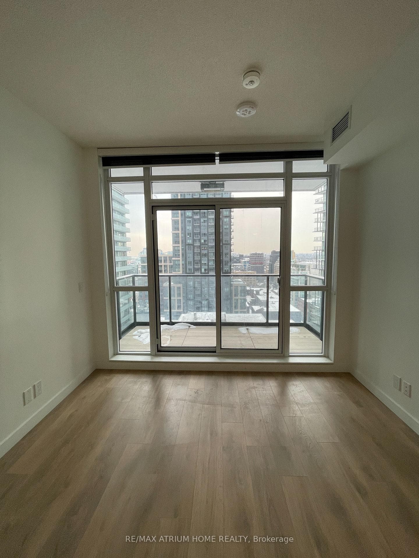 38 Widmer Street Unit 2208 - Condo photo 13 of 21 in Downtown Toronto / Waterfront, Ontario