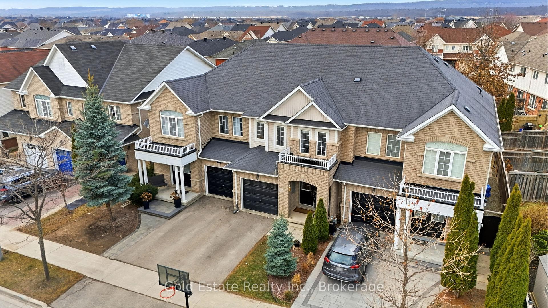 4875 Valera Road - Townhouse photo 3 of 23 in Burlington, Ontario